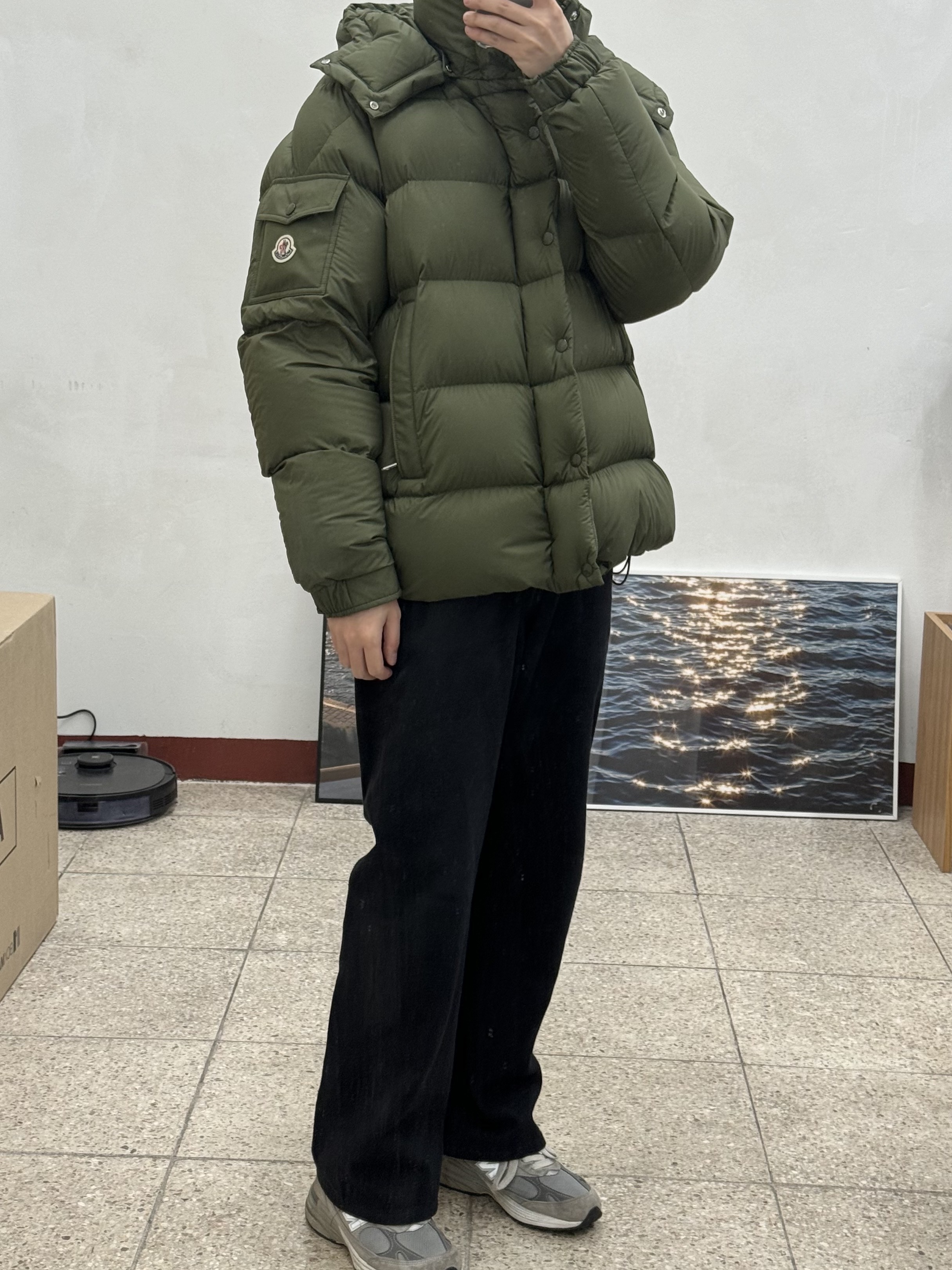 Moncler Vezere Short Down Jacket Olive Green - 23FW 착용 스타일 - 1