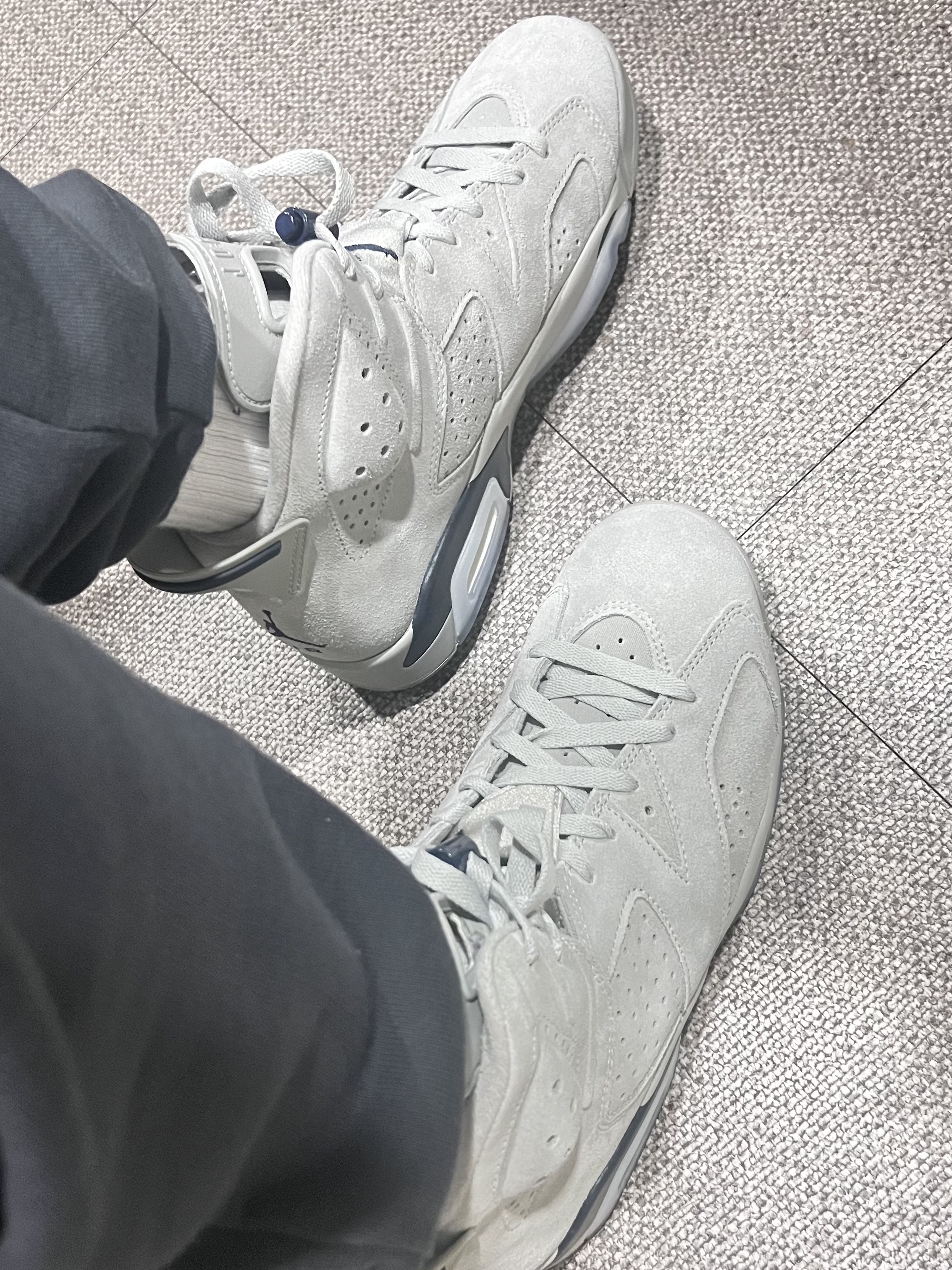 Jordan 6 Retro Magnet College Navy 착용 스타일