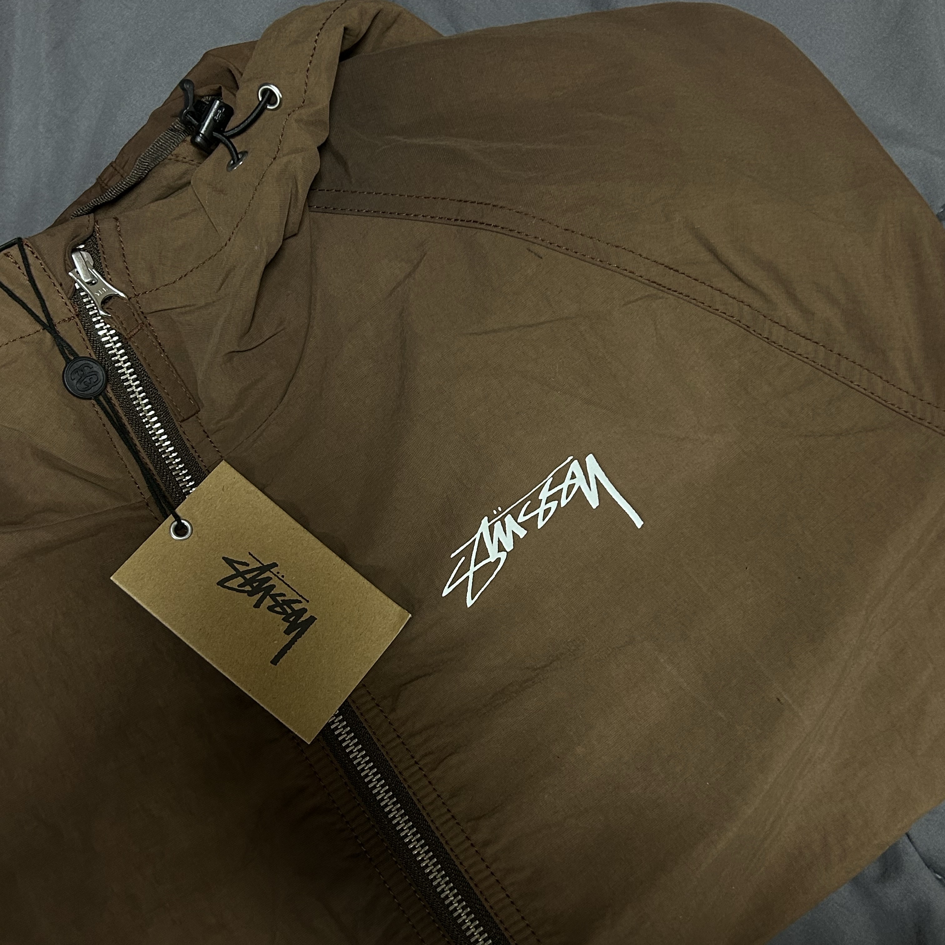 Stussy Wave Dye Beach Shell Jacket Coffee 착용 스타일