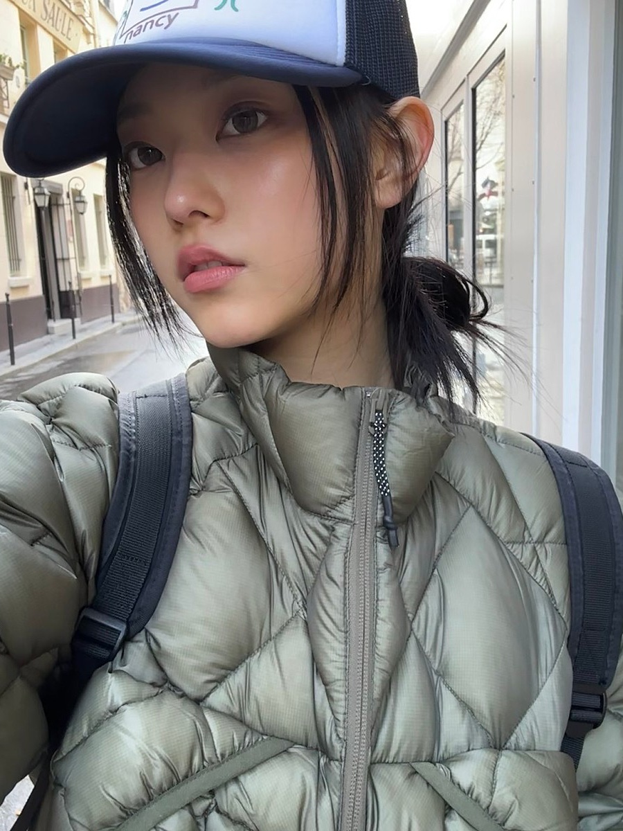 Roa Hiking Light Down Jacket Dark Green, Roa Hiking Light Down Jacket Grey 착용 스타일 - 2