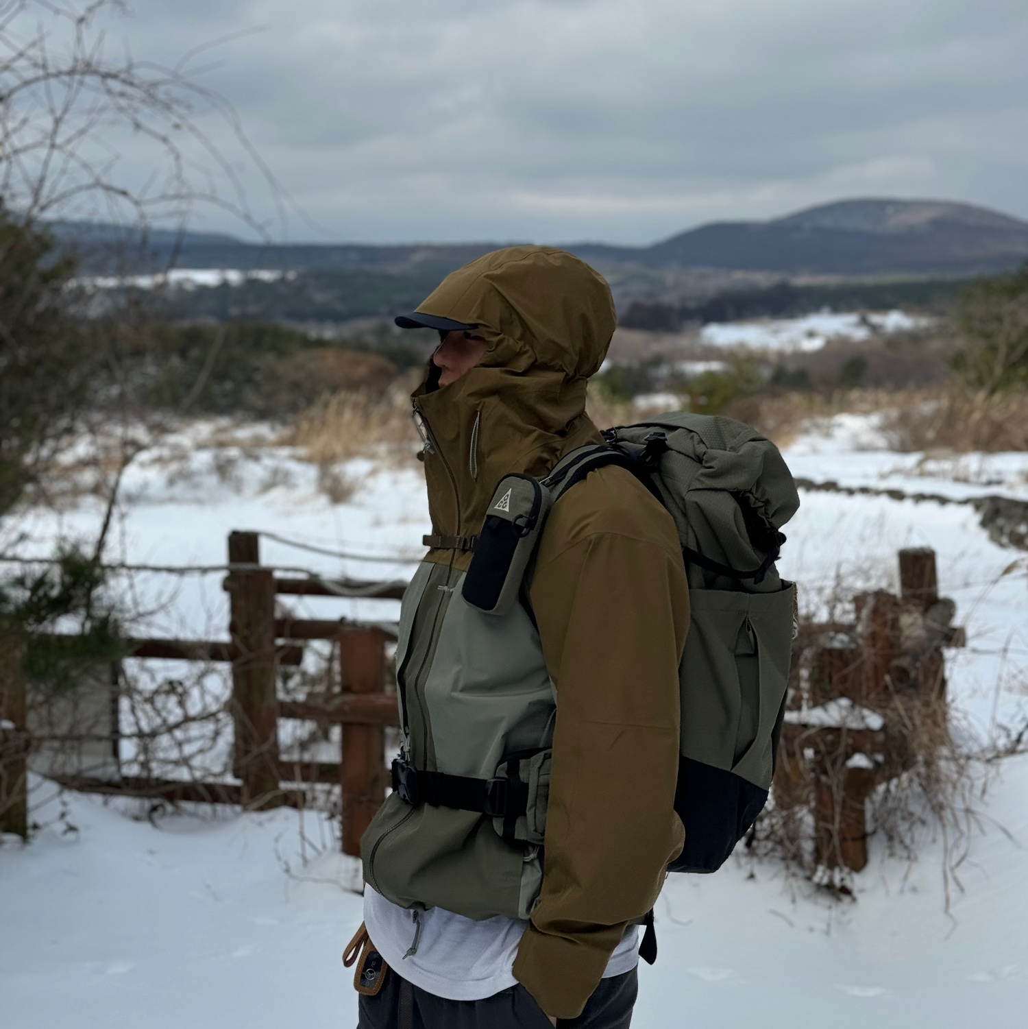 Nike ACG Gore-Tex Misery Ridge Jacket Hazel Light Army - US/EU, Nike ACG 36 Backpack Medium Olive 착용 스타일 - 2