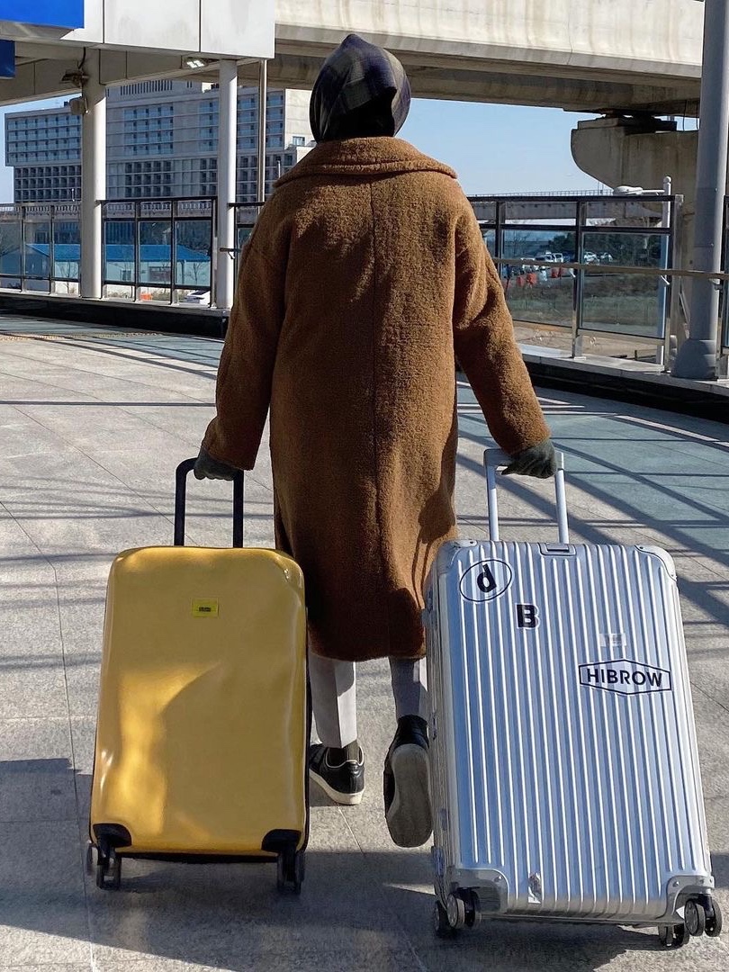 CRASH BAGGAGE Icon 26inch Yellow 착용 스타일
