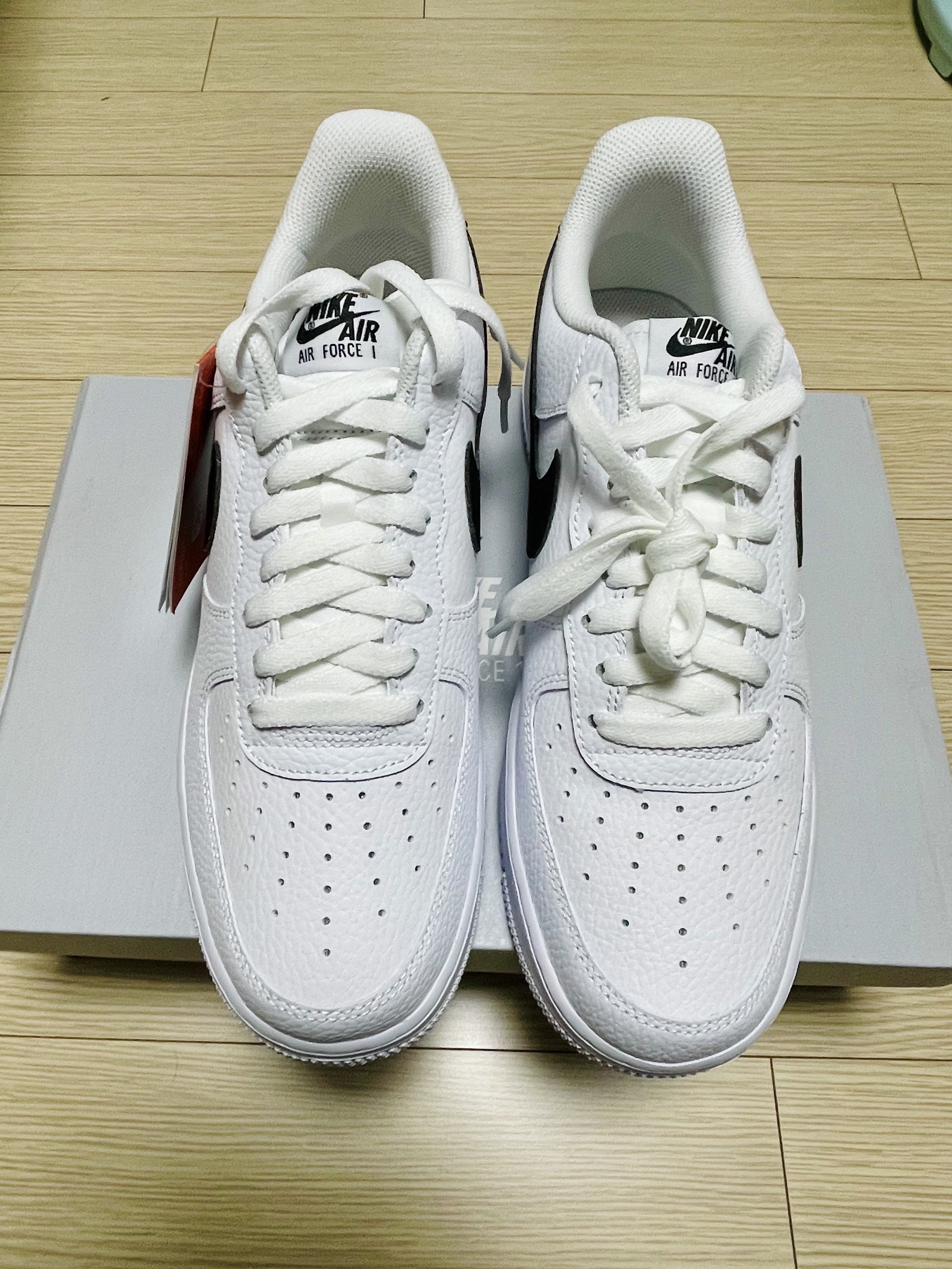 Nike Air Force 1 '07 White Black, Essentials Logo Hoodie - 22FW 착용 스타일 - 1