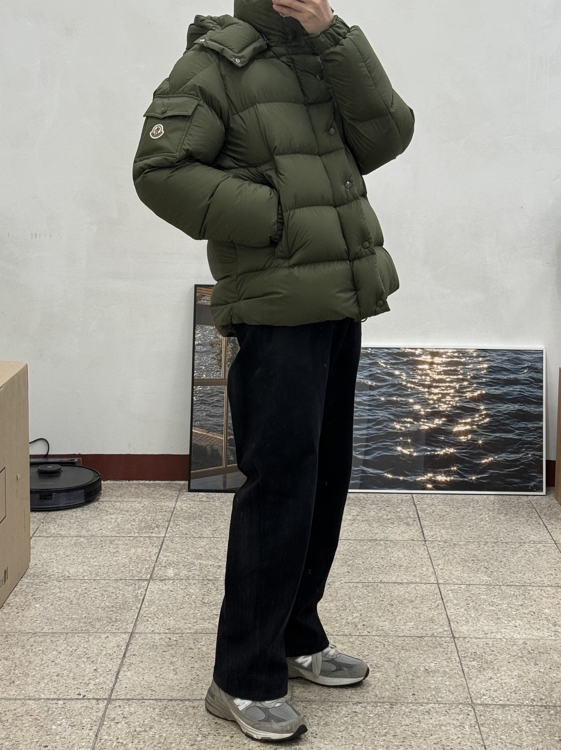 Moncler Vezere Short Down Jacket Olive Green - 23FW 착용 스타일 - 2