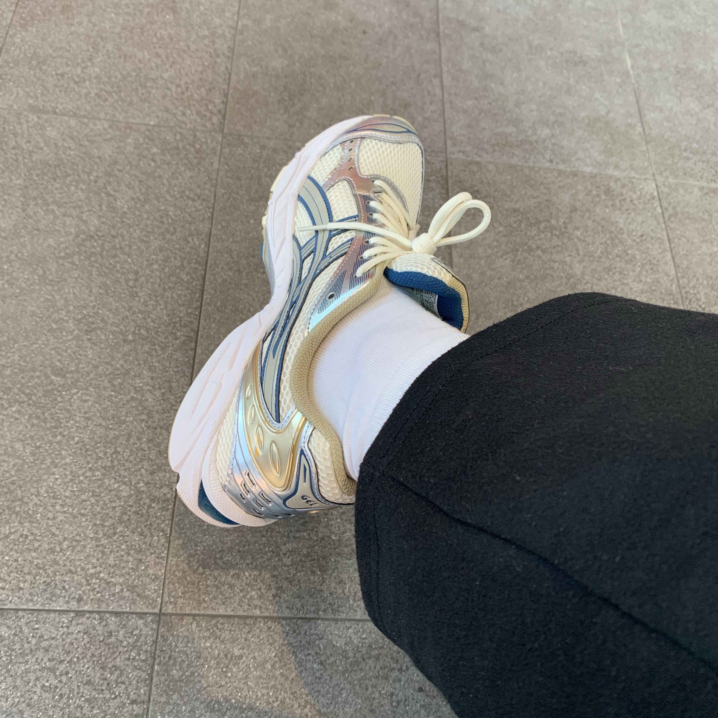 Asics Gel-Kayano 14 Cream Pure Silver 착용 스타일