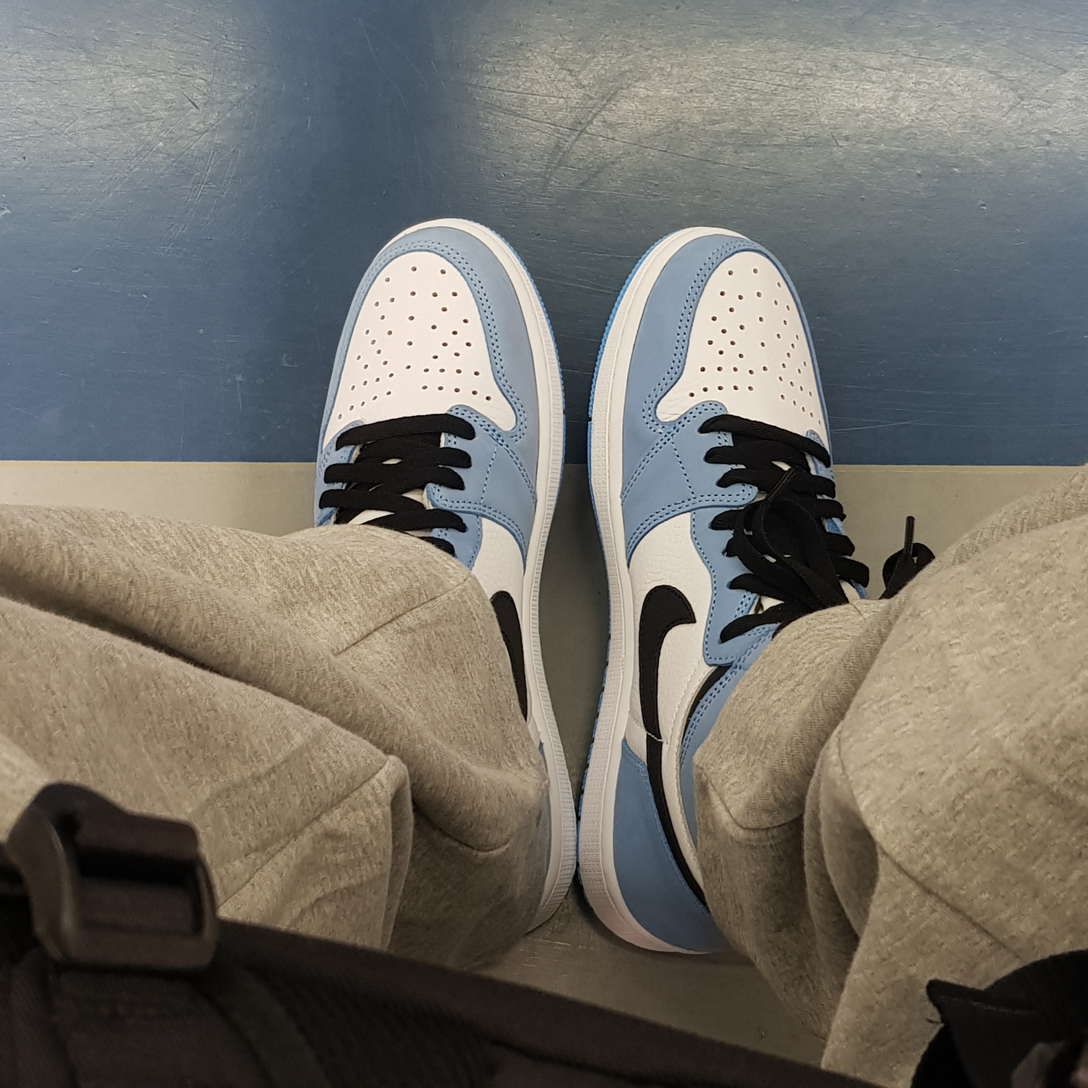Jordan 1 Retro High OG University Blue 착용 스타일