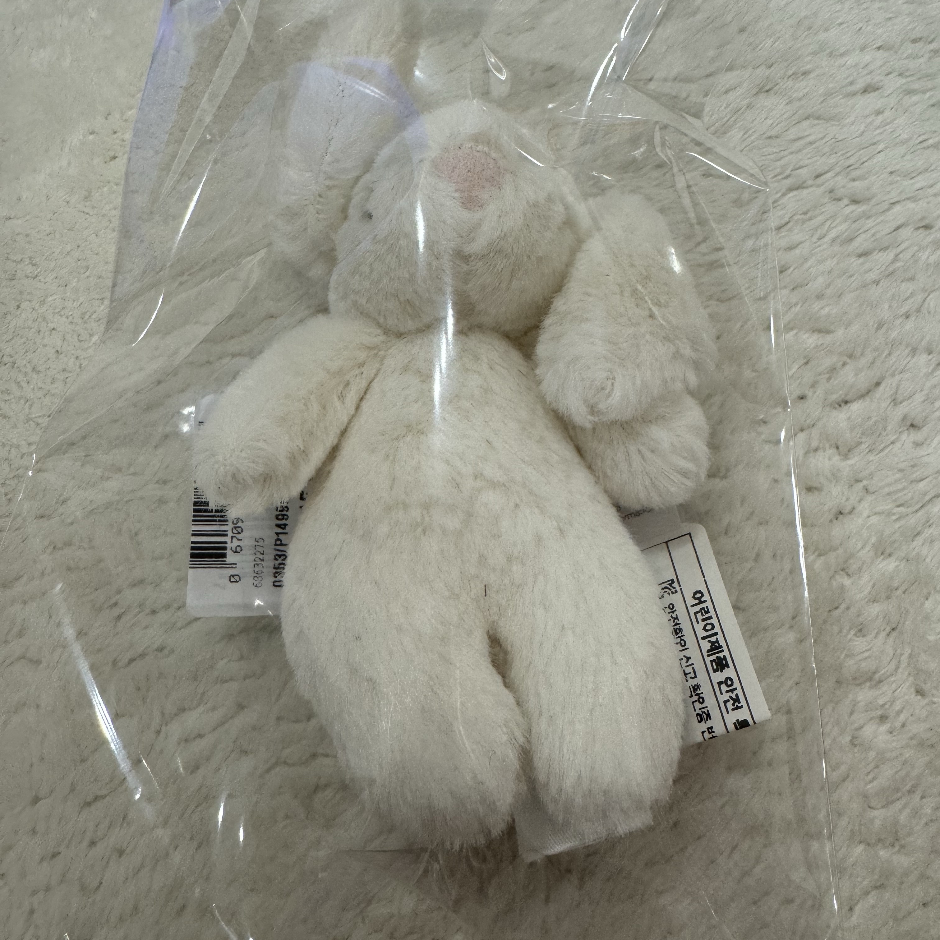 Jellycat Bashful Bunny Bag Charm Cream 착용 스타일