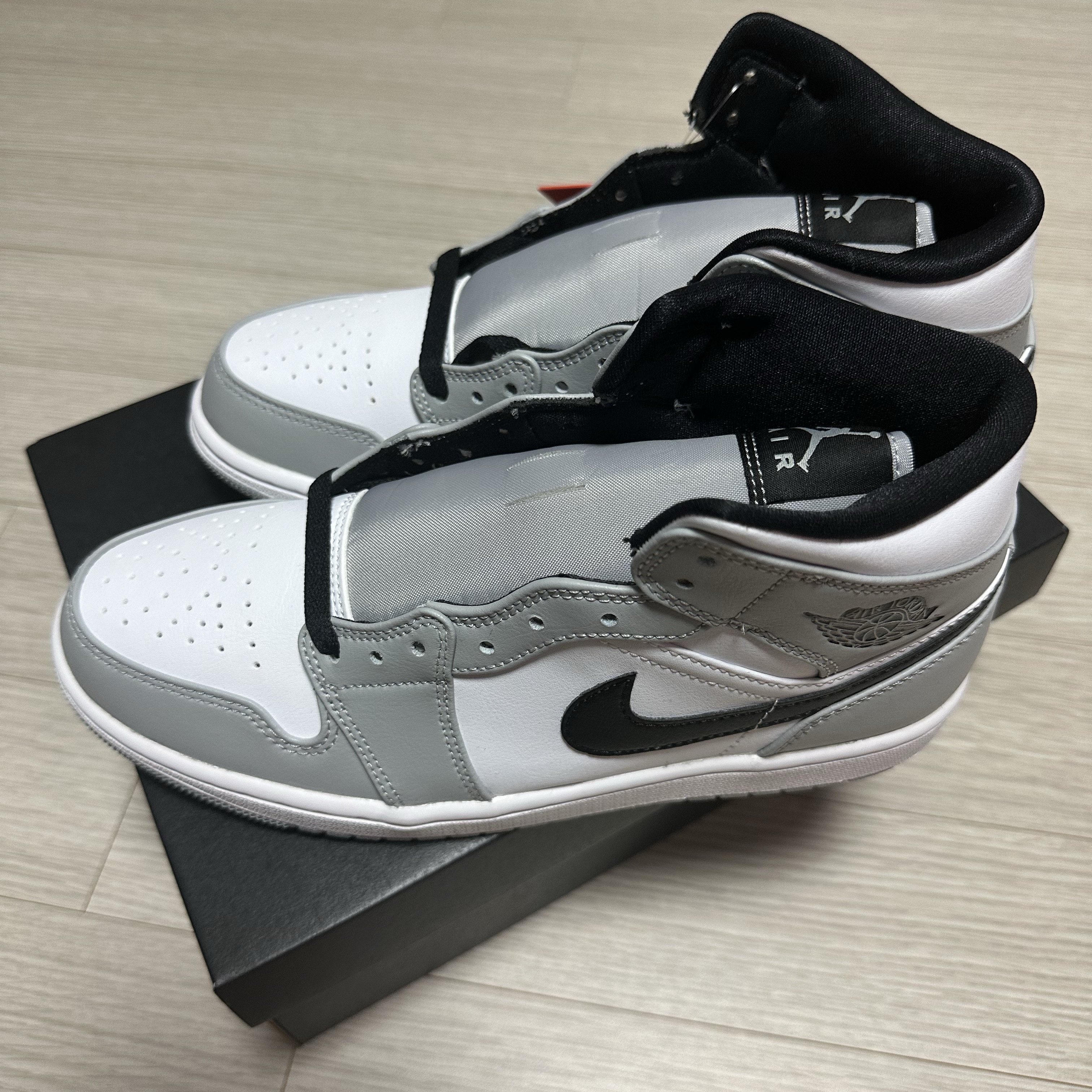 Jordan 1 Mid Light Smoke Grey 착용 스타일