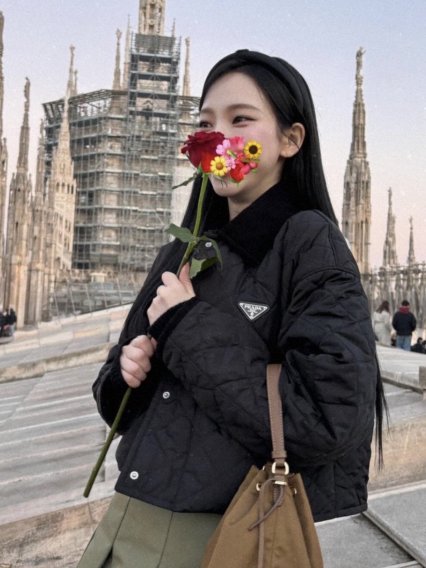 (W) Prada Re-Nylon Headband Black 착용 스타일
