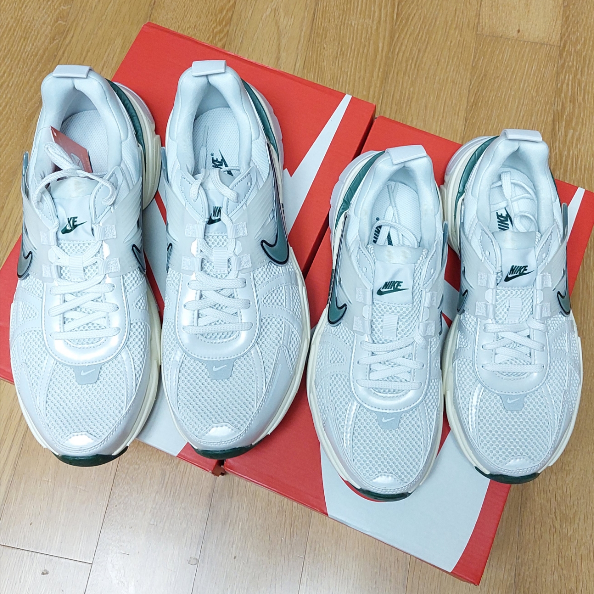 Nike V2K Run White Fir 착용 스타일 - 2