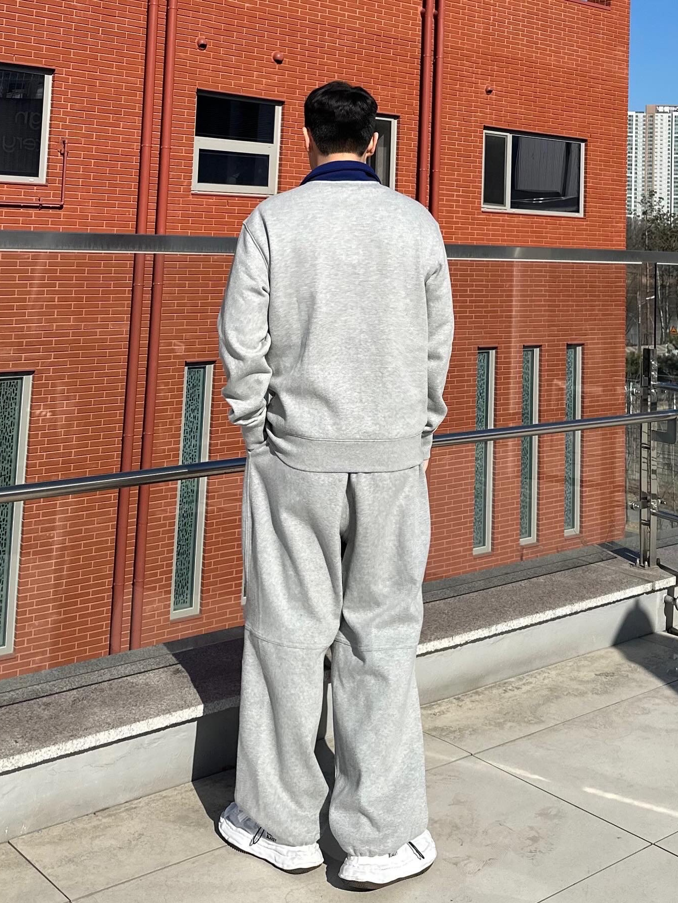 Maison Mihara Yasuhiro Blakey OG Sole Canvas Low-top Sneakers White 착용 스타일 - 2