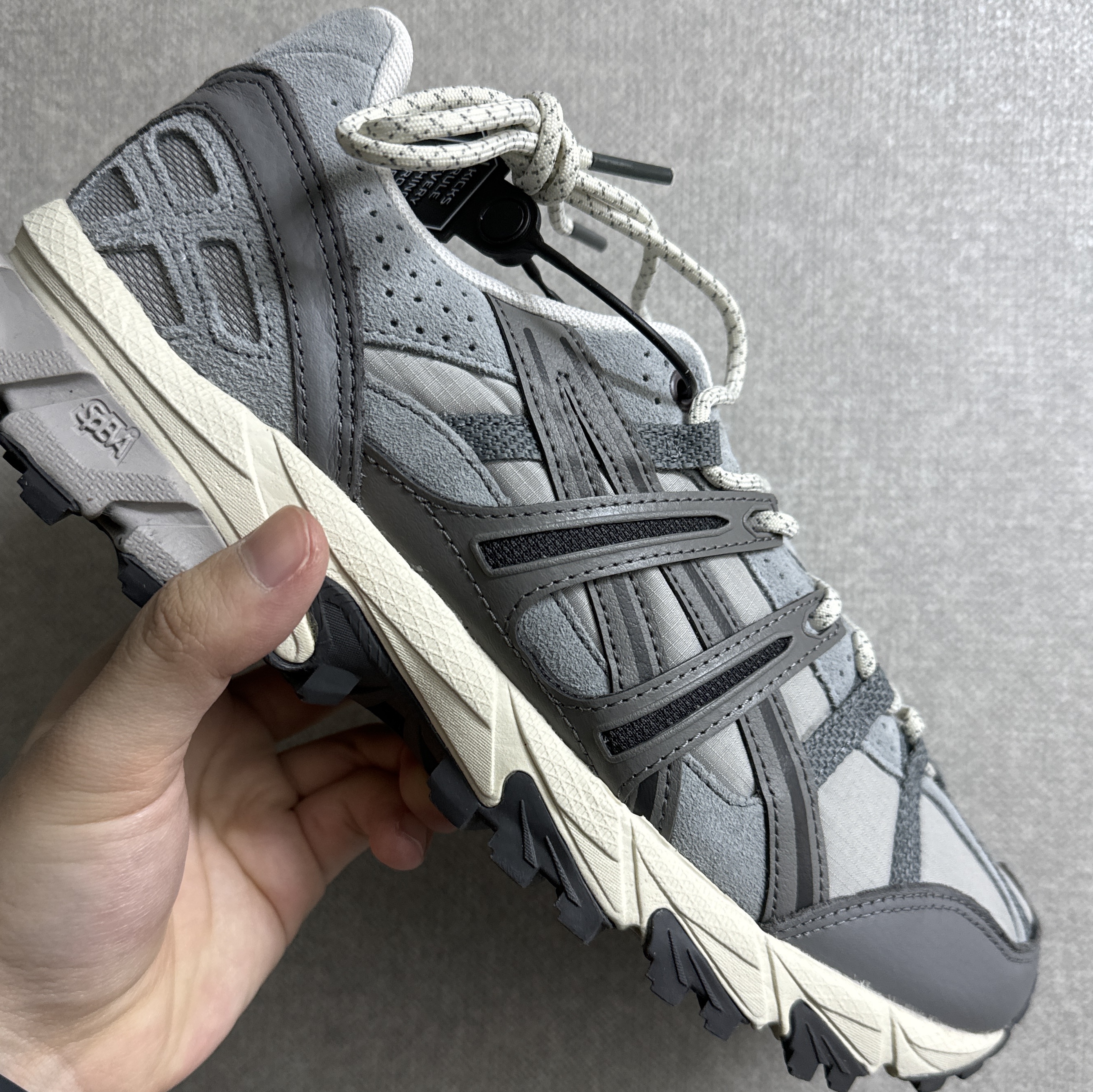 Asics Gel-Sonoma 15-50 Oyster Grey Clay Grey 착용 스타일