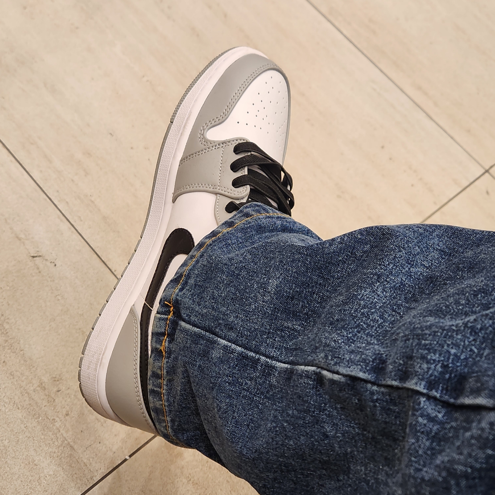 Jordan 1 Mid Light Smoke Grey 착용 스타일