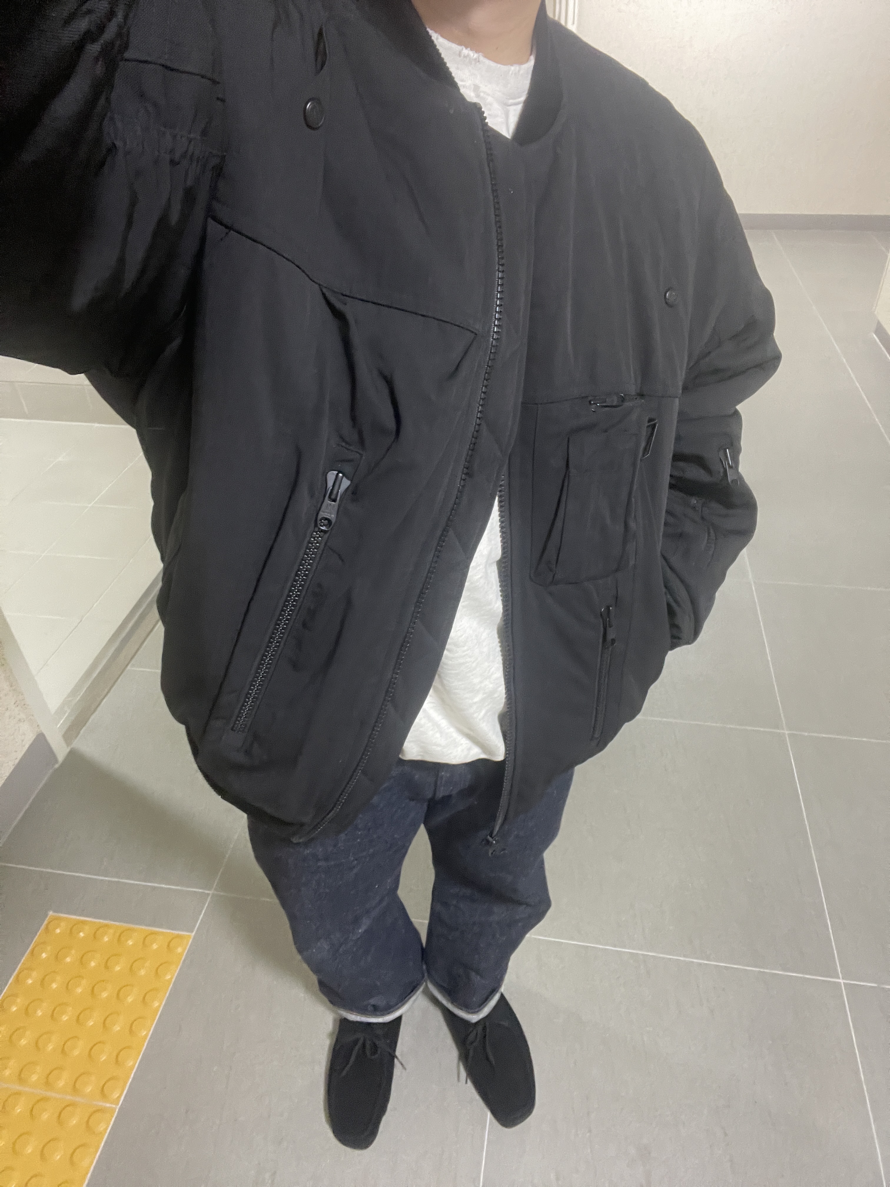 Clarks Wallabee Gore-Tex Black Suede, Undermycar Juggernaut Double Back Zip Steroid Bomber Triple Black - 23SS 착용 스타일 - 1