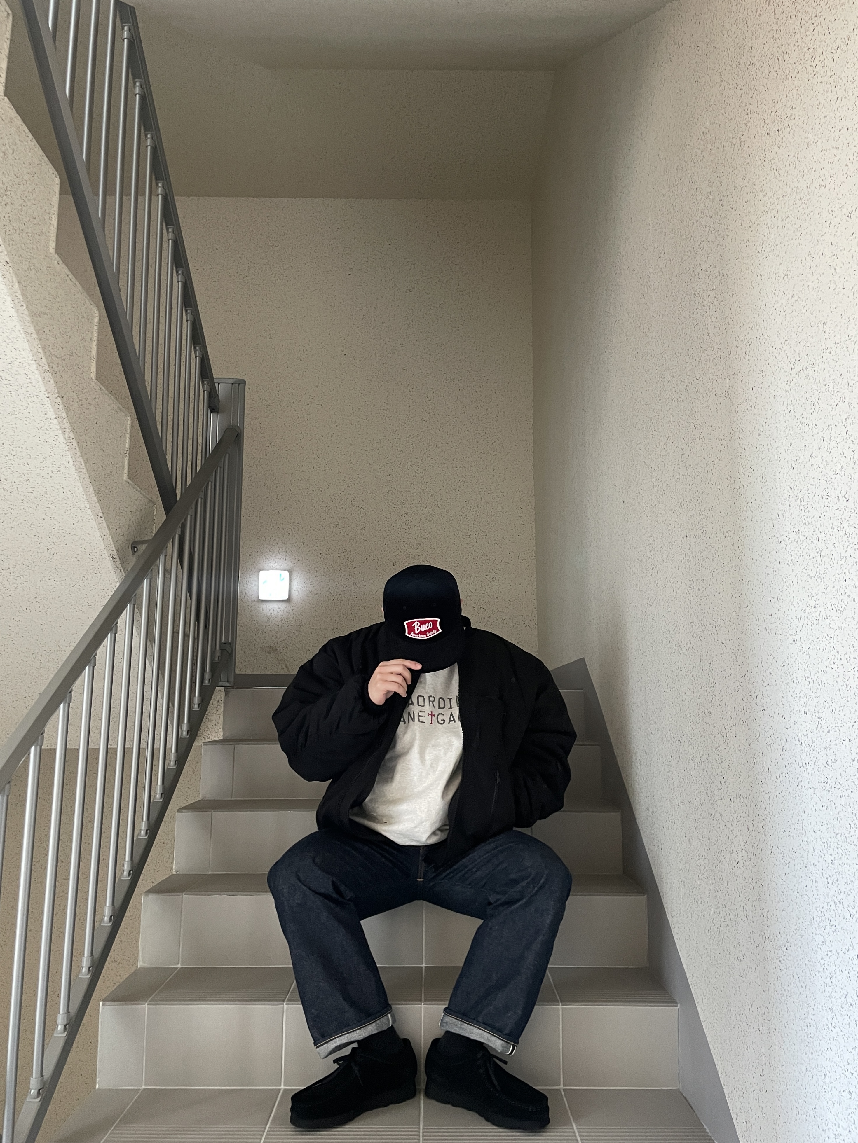 Clarks Wallabee Gore-Tex Black Suede, Undermycar Juggernaut Double Back Zip Steroid Bomber Triple Black - 23SS 착용 스타일 - 3