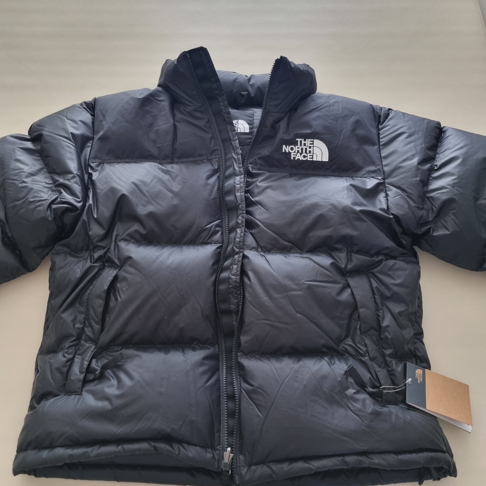 노스페이스 1996 레트로 눕시 다운 자켓 TNF 블랙 착용 스타일