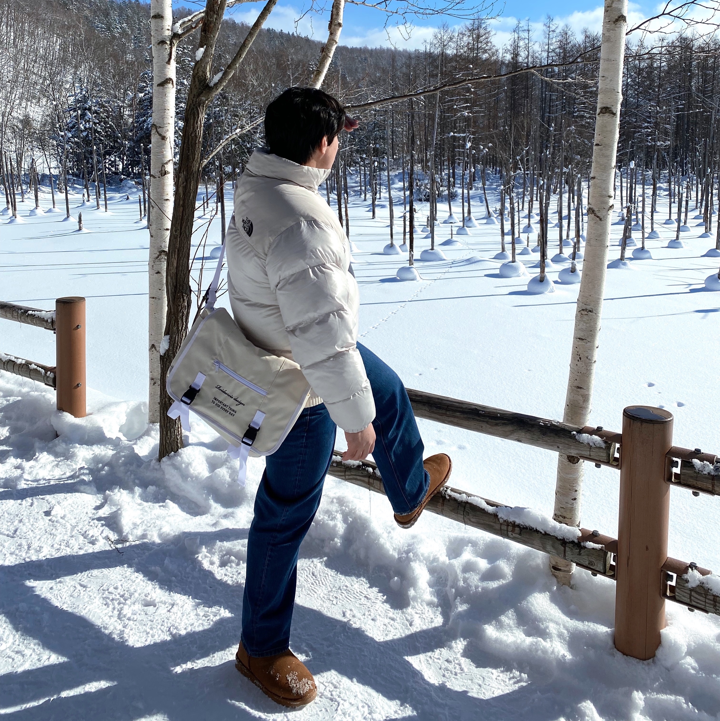 The North Face On Ball Jacket White Sand, UGG Classic Mini Boots Chestnut 착용 스타일