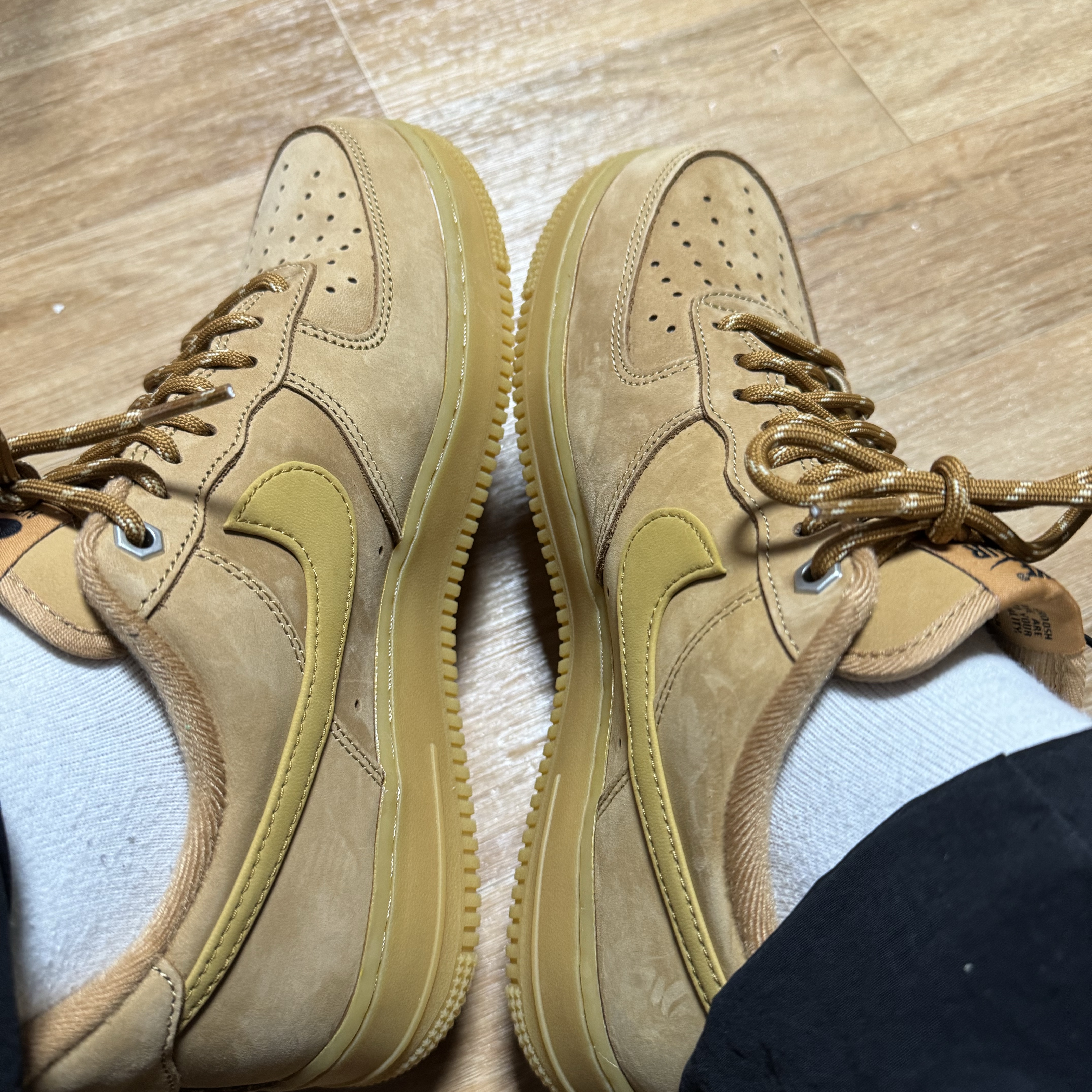 Nike Air Force 1 '07 WB Flax 착용 스타일