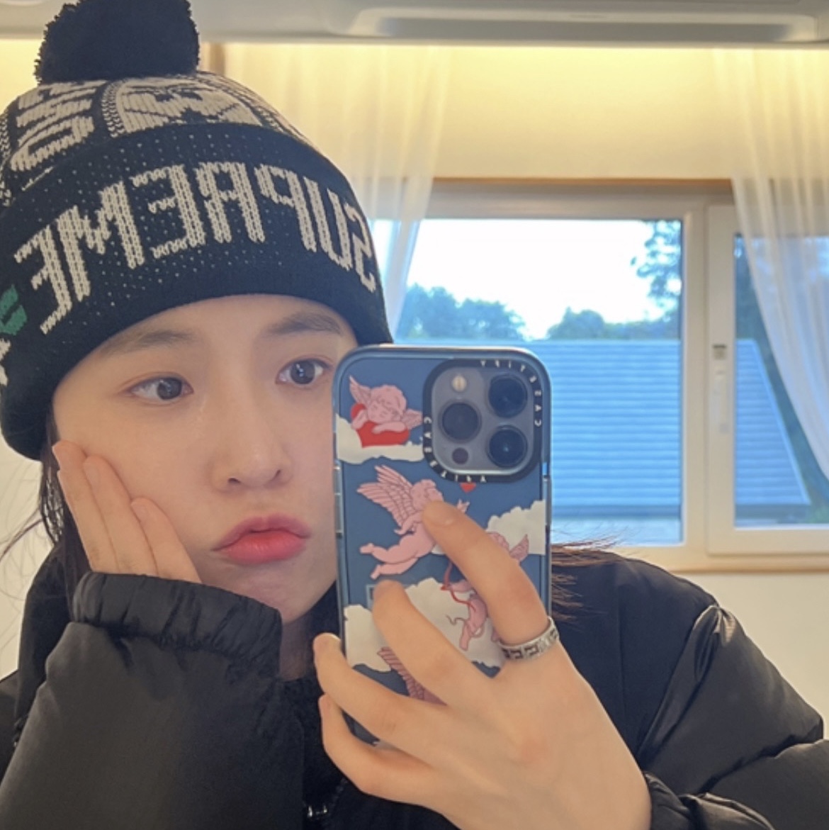 Supreme Snow Beanie Black - 23FW 착용 스타일