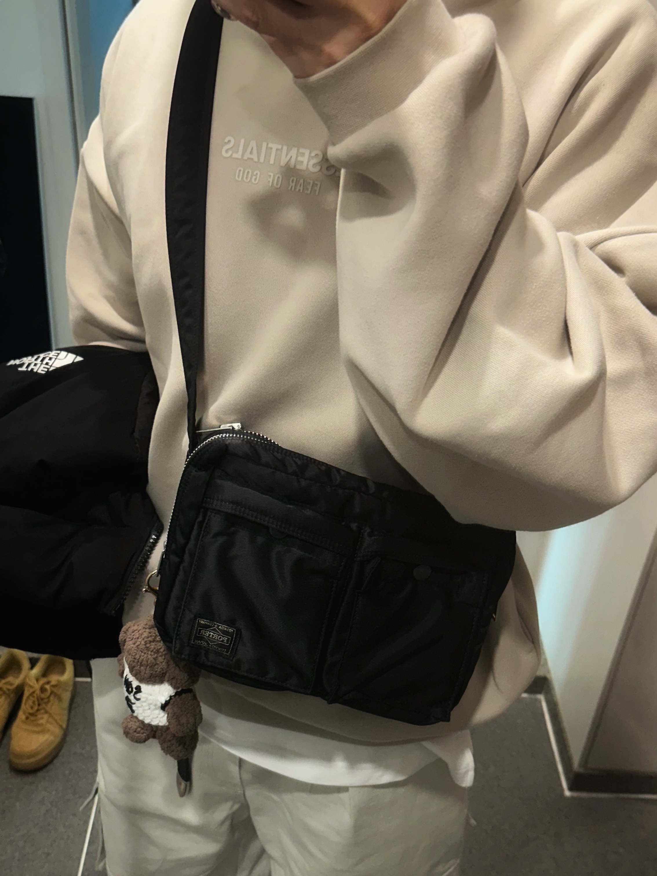 Essentials Hoodie Silver Cloud - 23FW 착용 스타일 - 1