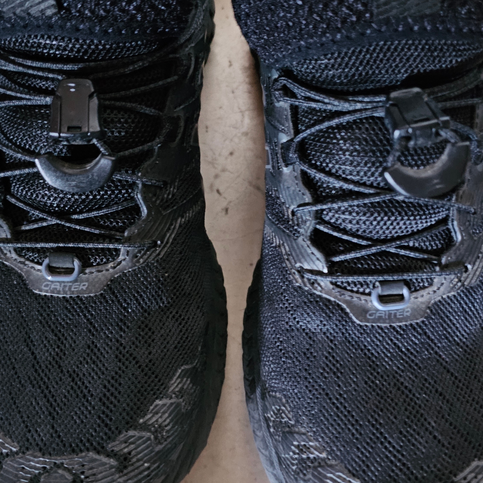 Asics Trabuco Max Black 착용 스타일