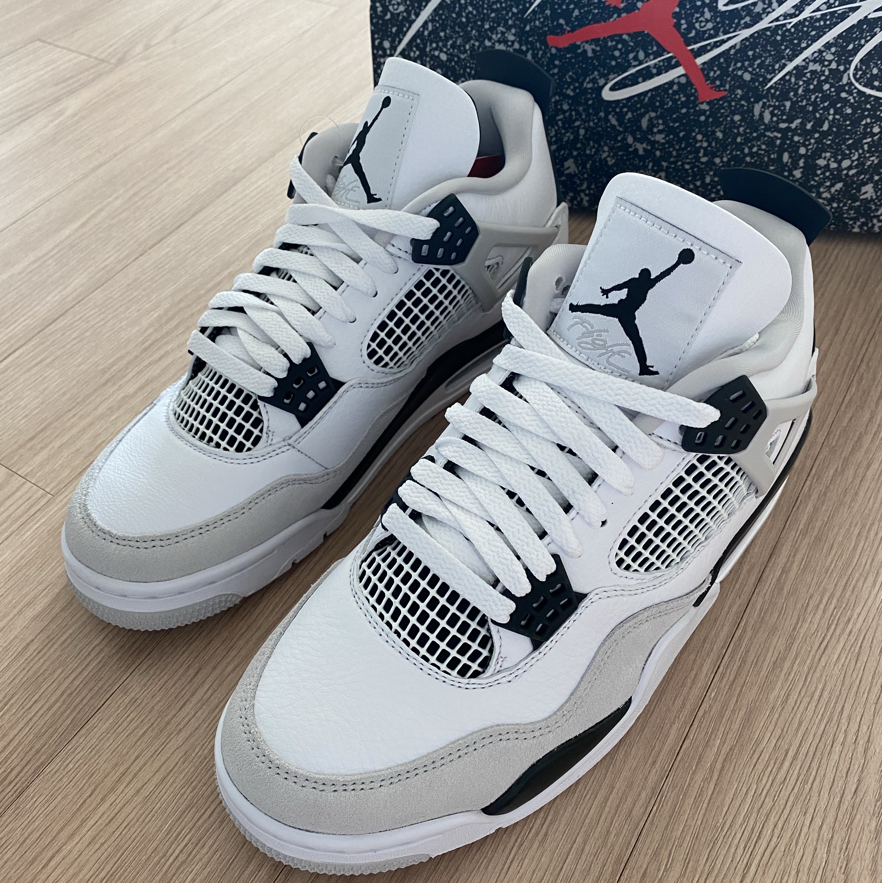 Jordan 4 Retro White and Black 착용 스타일