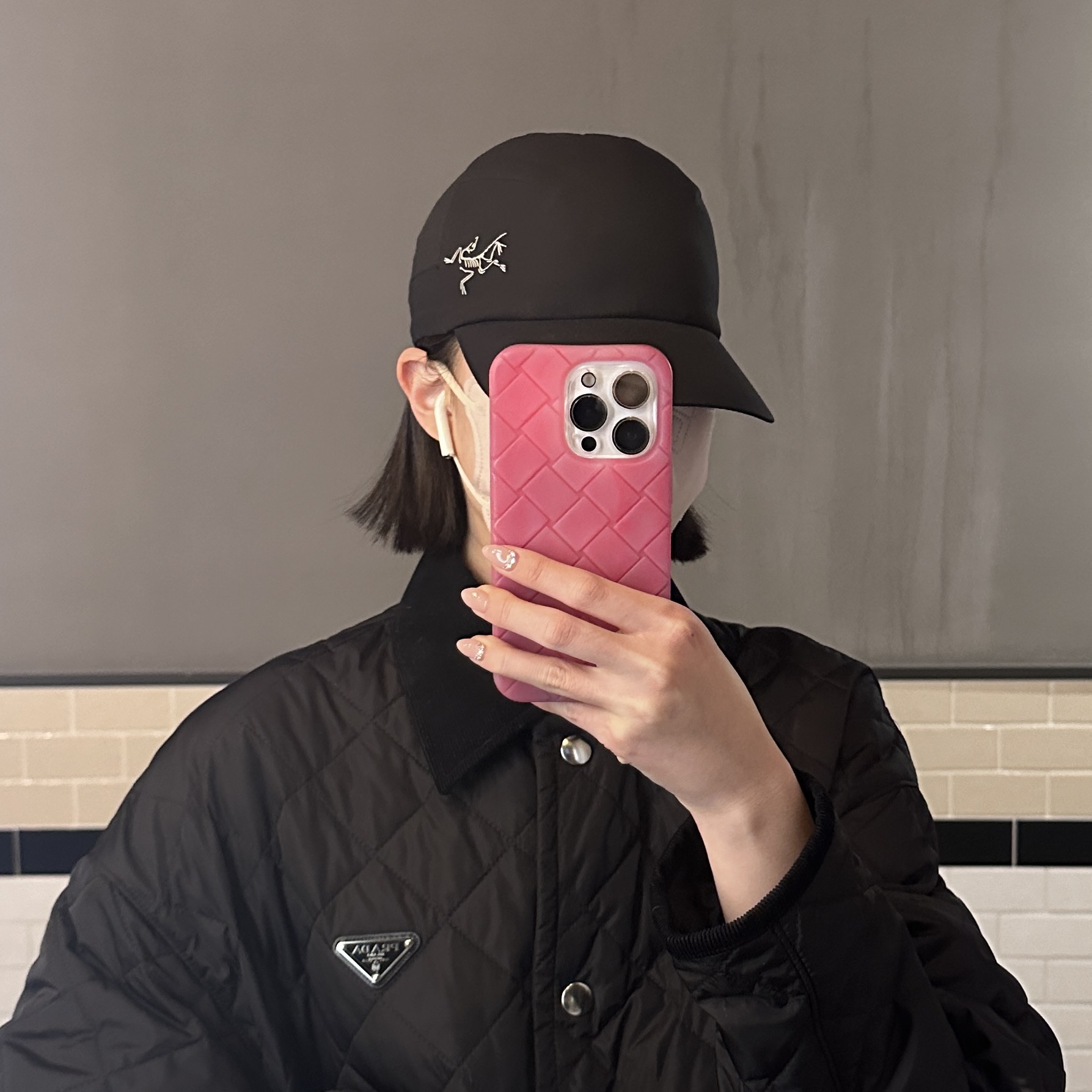 Arc'teryx Calvus Cap Black, (W) Prada Light Re-Nylon Cropped Jacket Black 착용 스타일 - 2