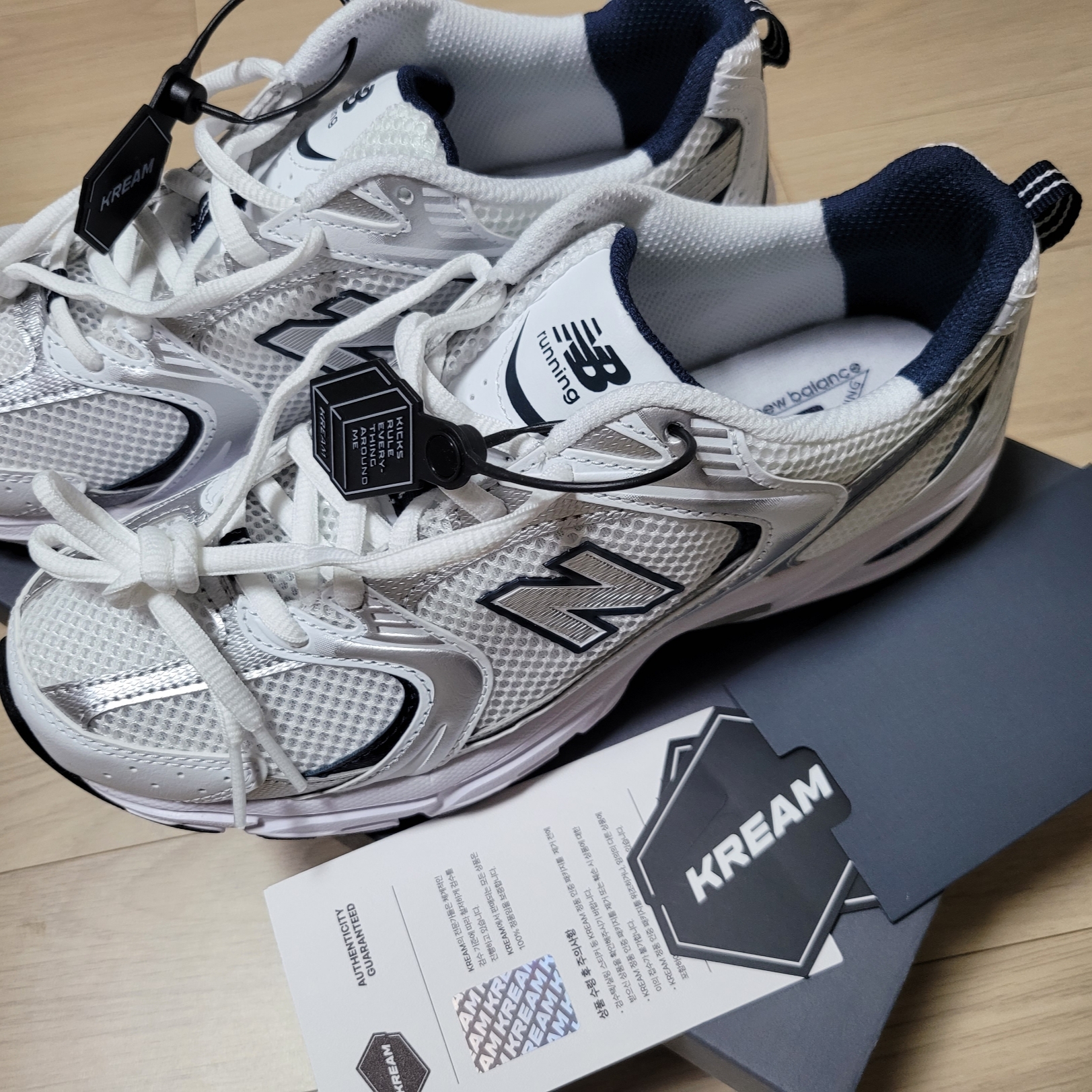 New Balance 530 White 착용 스타일