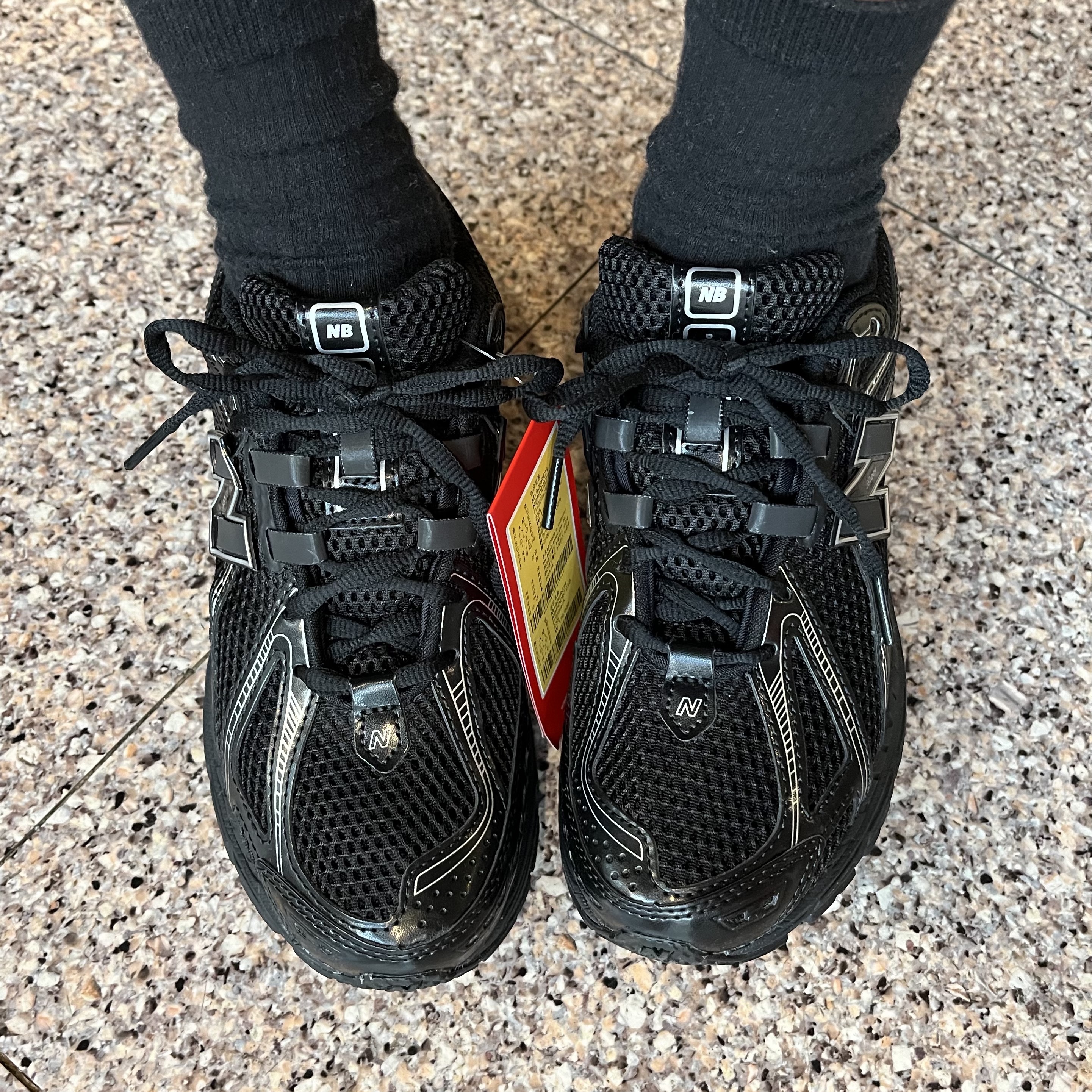 New Balance 1906R Black Silver Metallic 착용 스타일