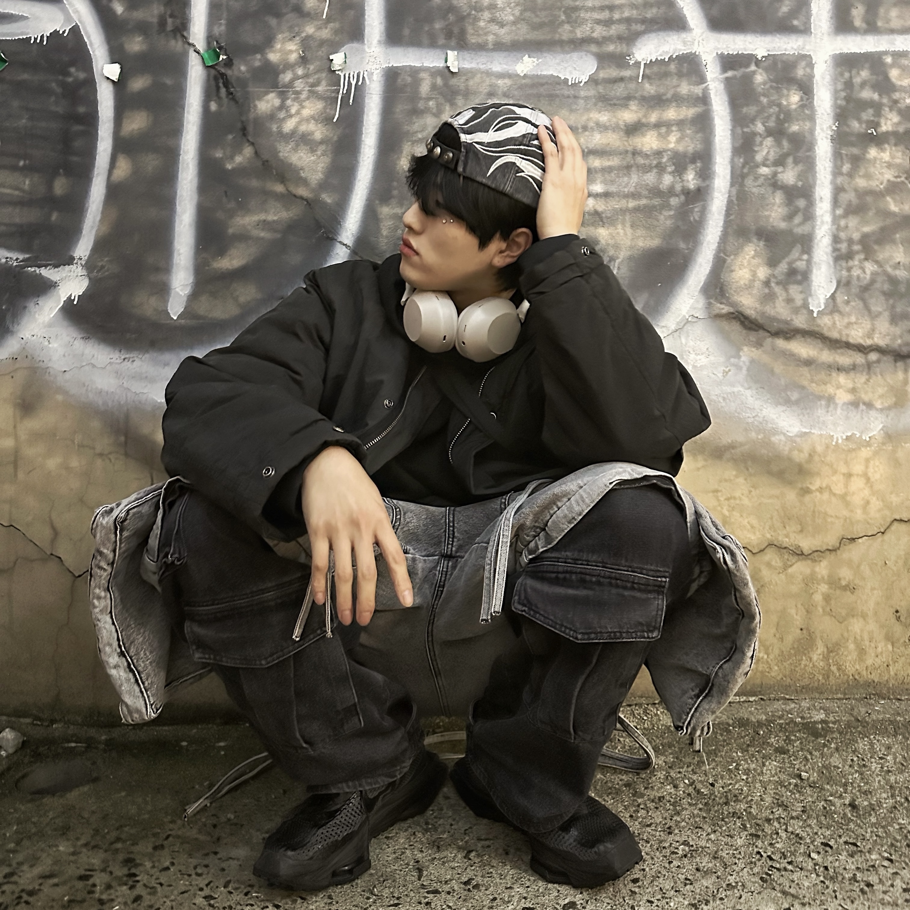 Sony WH-1000XM5 Silver (Korean Ver.), Nike x Matthew M Williams Zoom 004 Triple Black 착용 스타일 - 1