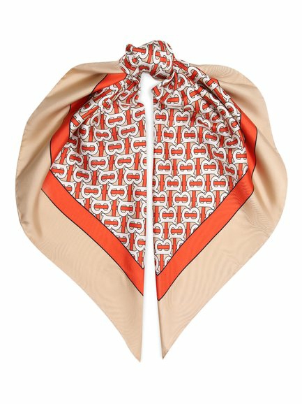 (W) Burberry Monogram Print Silk Square Scarf Vermilion 착용 스타일 - 2