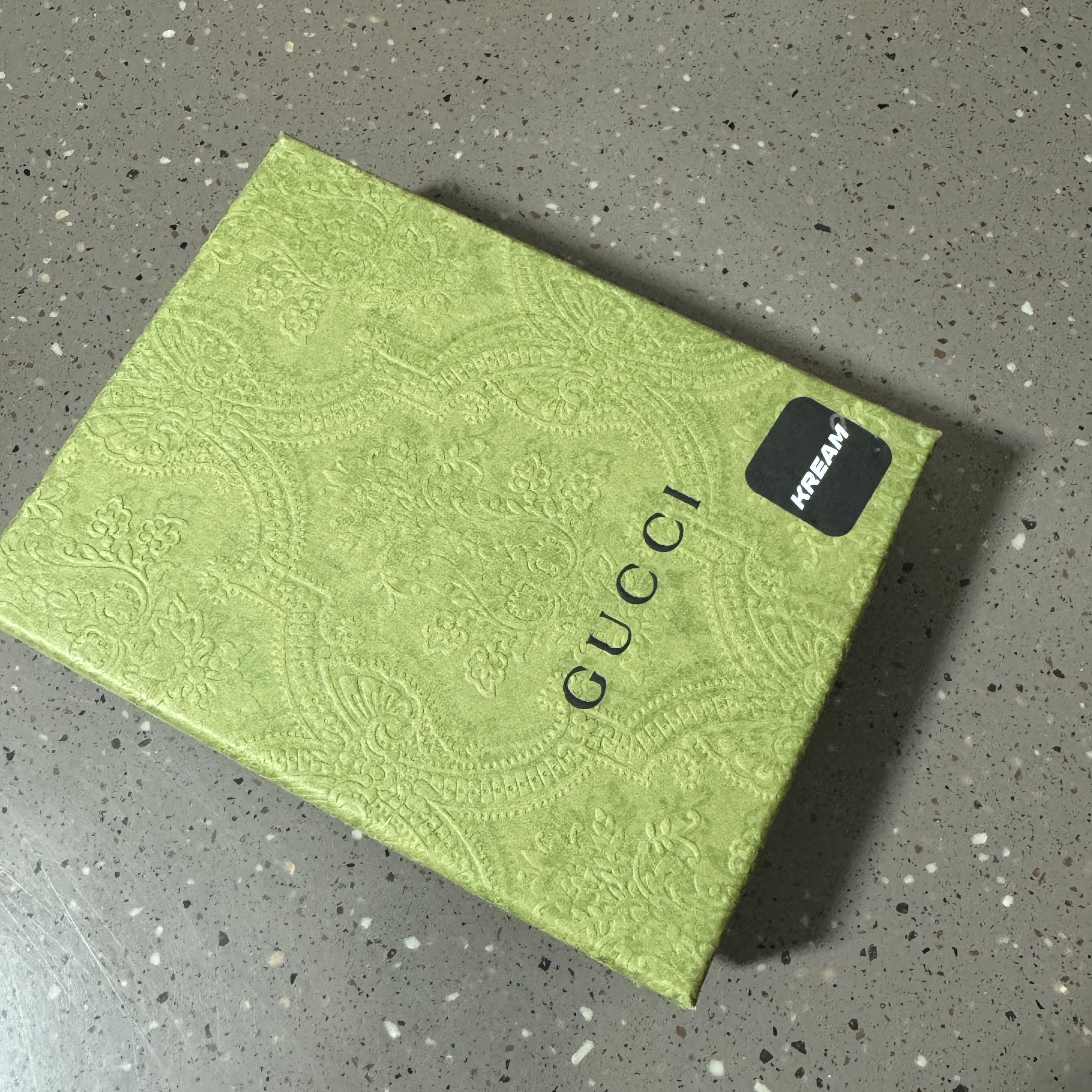 Gucci GG Marmont Leather Card Case Black 착용 스타일 - 2
