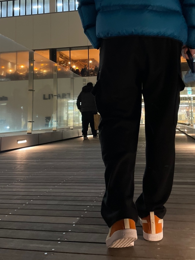 Puma x AMI Suede VTG Jaffa Orange Marshmallow 착용 스타일