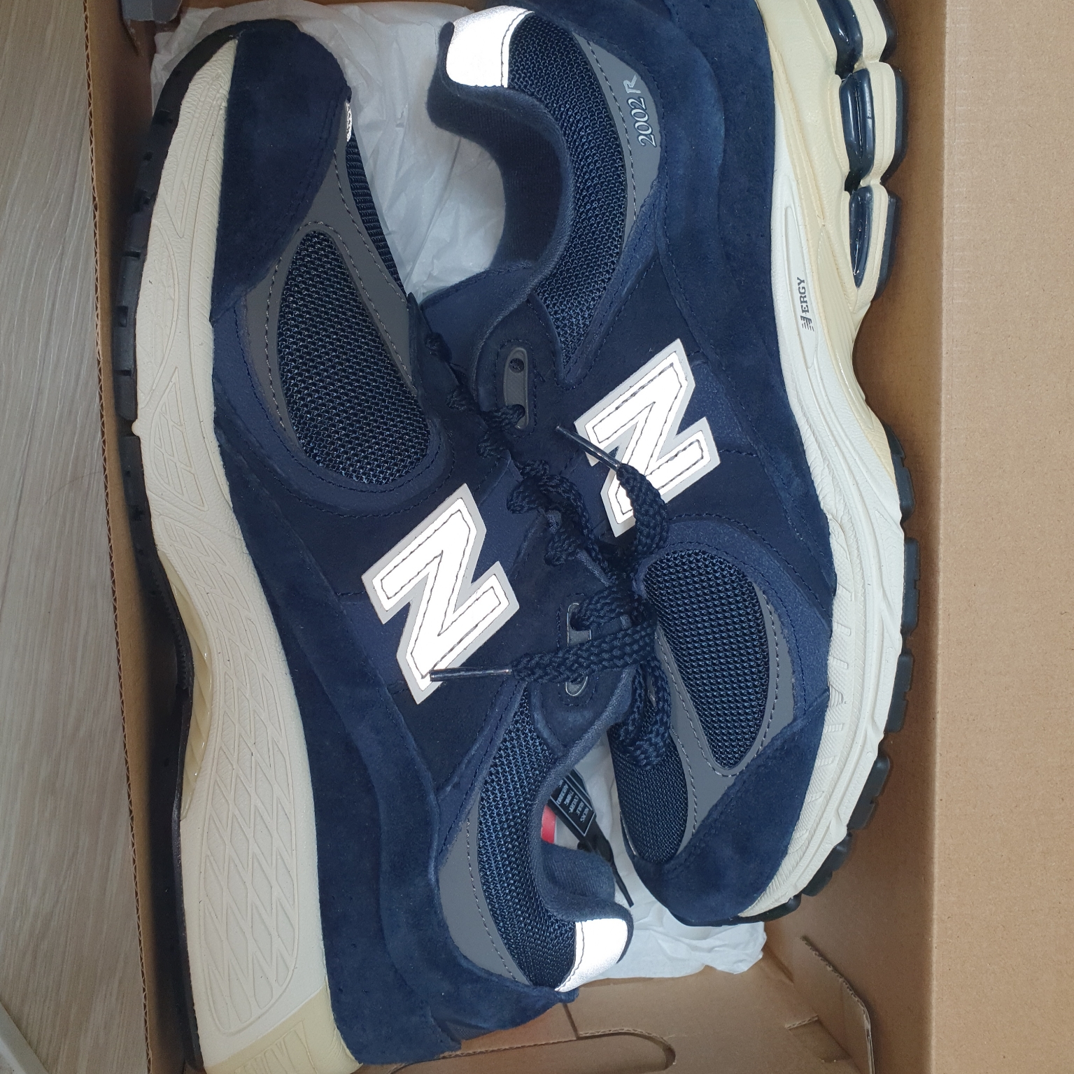 New Balance 2002R Eclipse Castlerock 착용 스타일 - 1