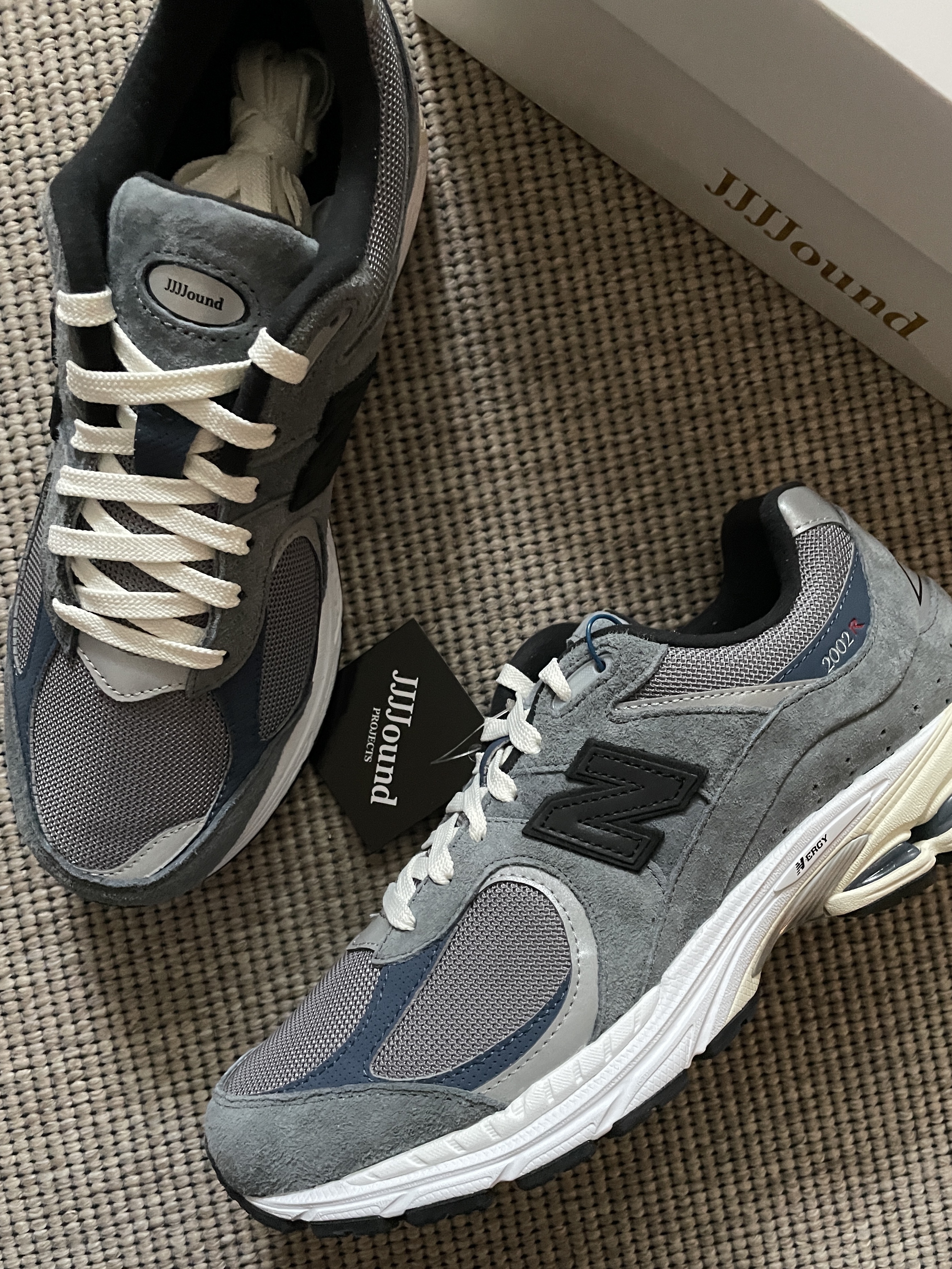 New Balance x JJJJound 2002R Storm Blue 착용 스타일 - 1