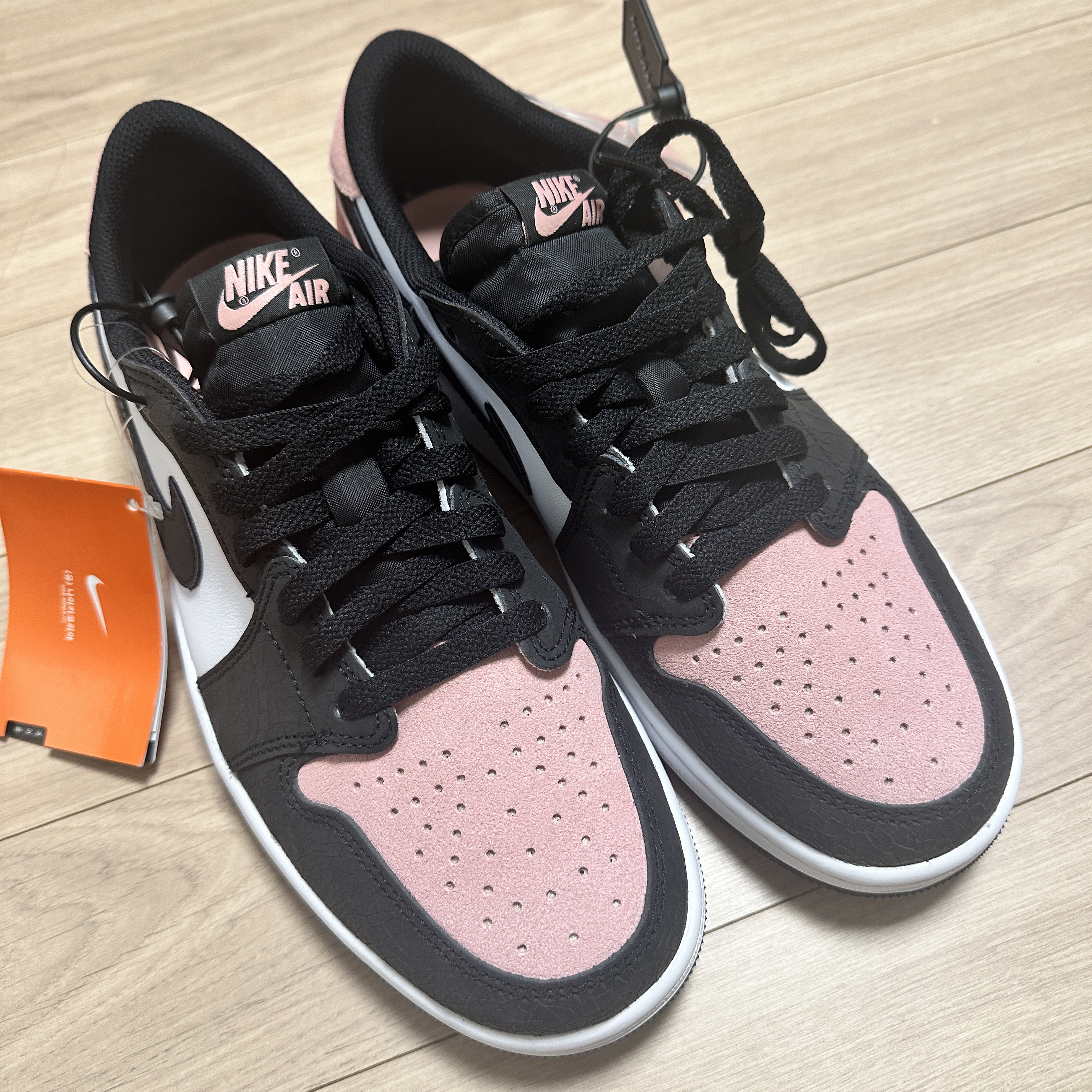 Jordan 1 Retro Low OG Bleached Coral 착용 스타일 - 2