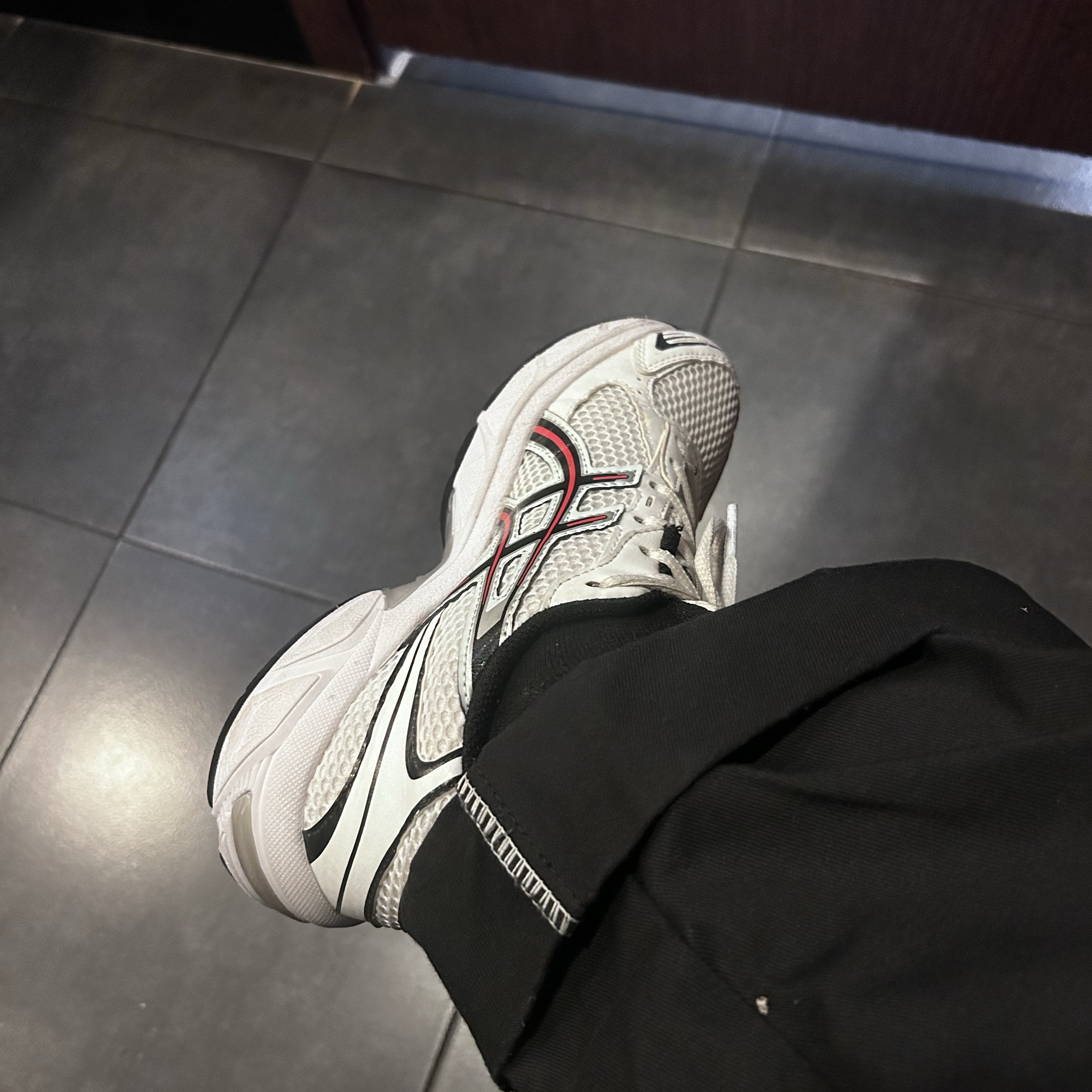 Asics Gel-1130 White Electric Red 착용 스타일