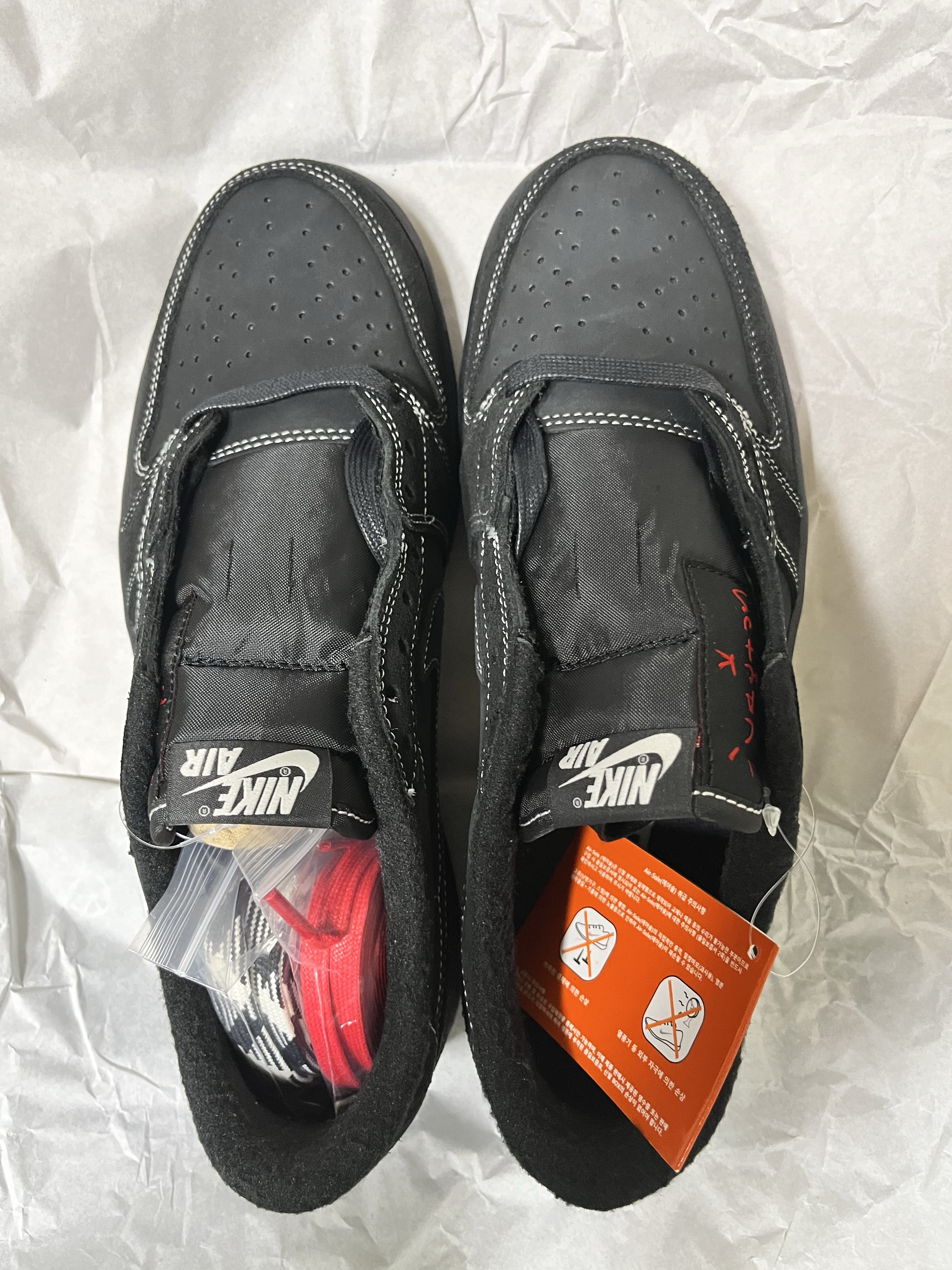 Jordan 1 x Travis Scott Retro Low OG SP Black Phantom 착용 스타일