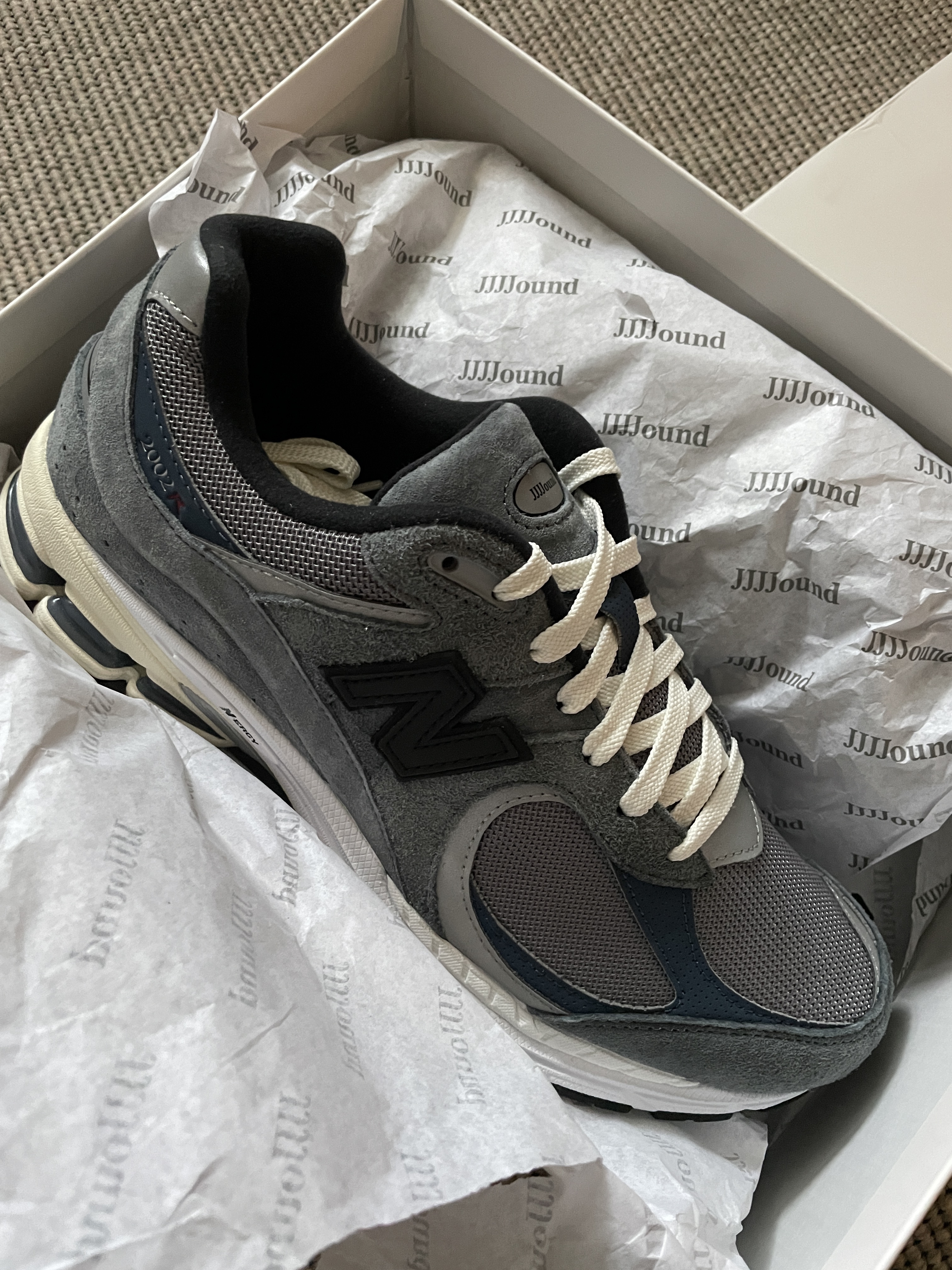 New Balance x JJJJound 2002R Storm Blue 착용 스타일 - 2