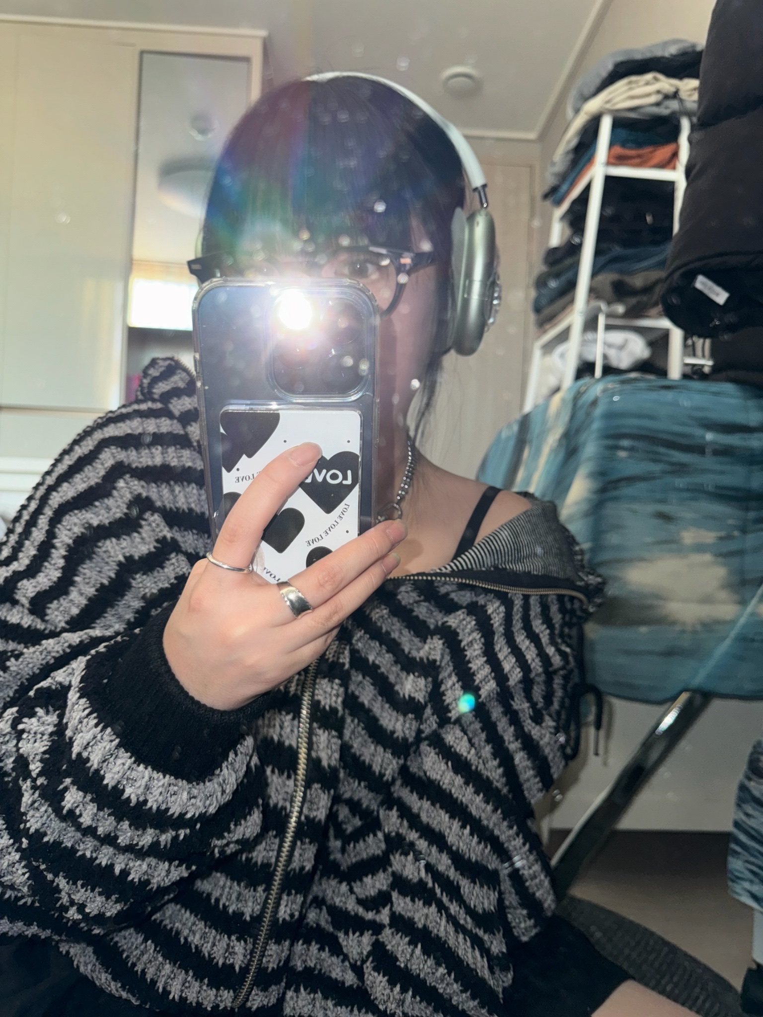 Test Artifact Era Max 003 Clear, Apple AirPods Max Lightning Silver (Korean Ver.) 착용 스타일 - 2