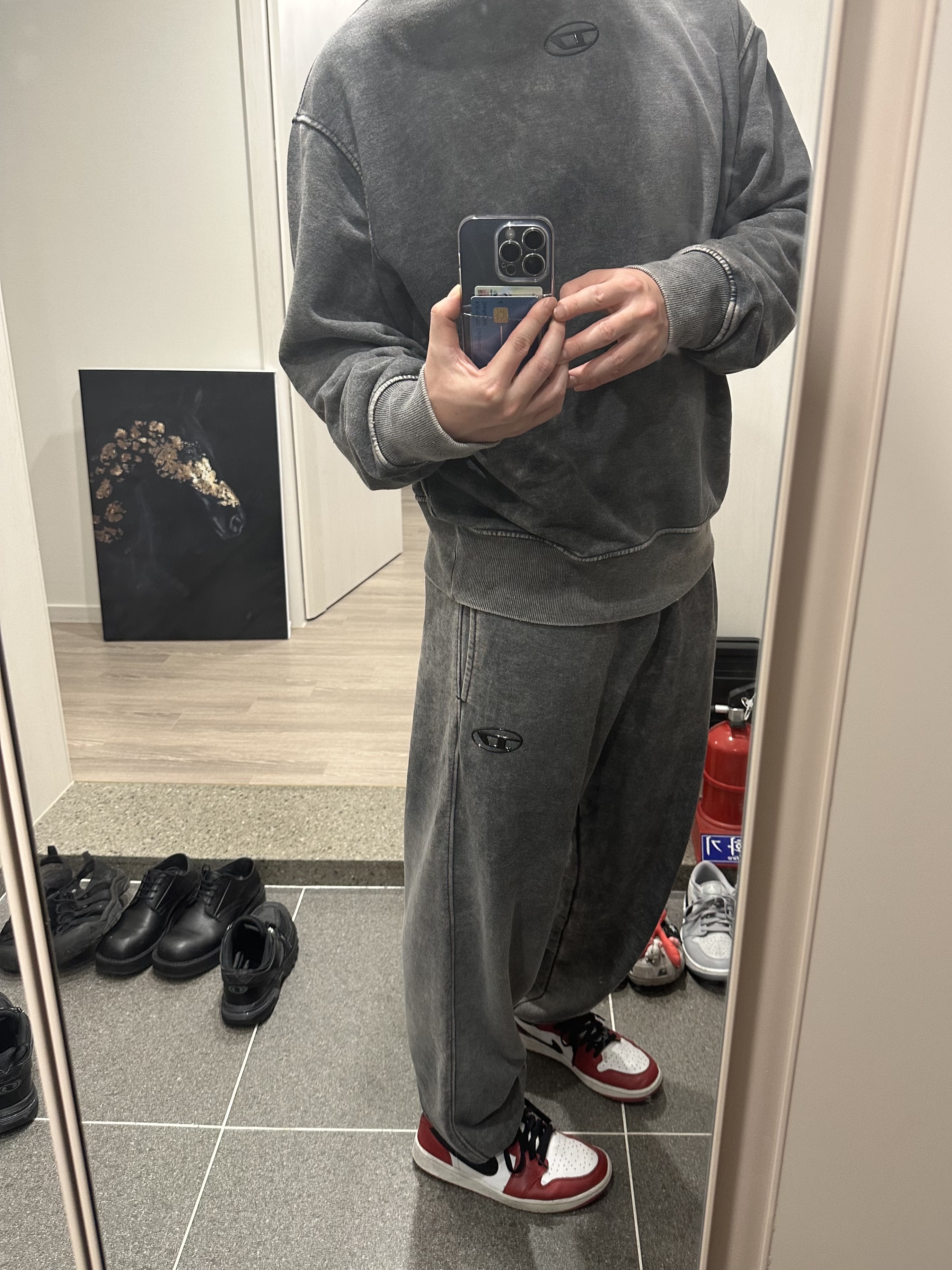 Diesel S-Macs-G1 Overdyed Sweatshirt with Logo Black, Diesel P-Marky Overdyed Track Pants with Logo Black 착용 스타일 - 2