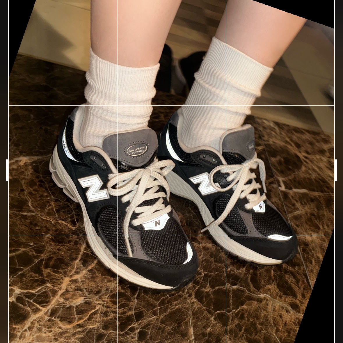 New Balance 2002R Premium Vintage Black 착용 스타일 - 2