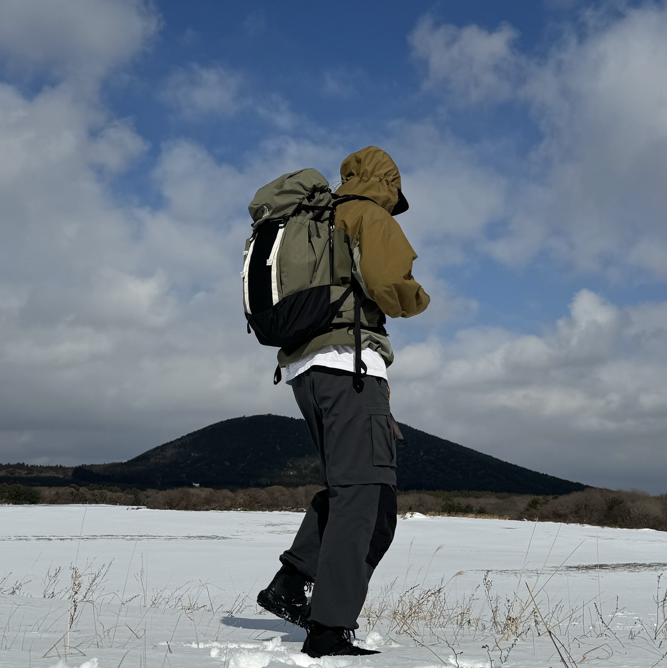 Nike ACG Gore-Tex Misery Ridge Jacket Hazel Light Army - US/EU, Nike ACG 36 Backpack Medium Olive 착용 스타일 - 3
