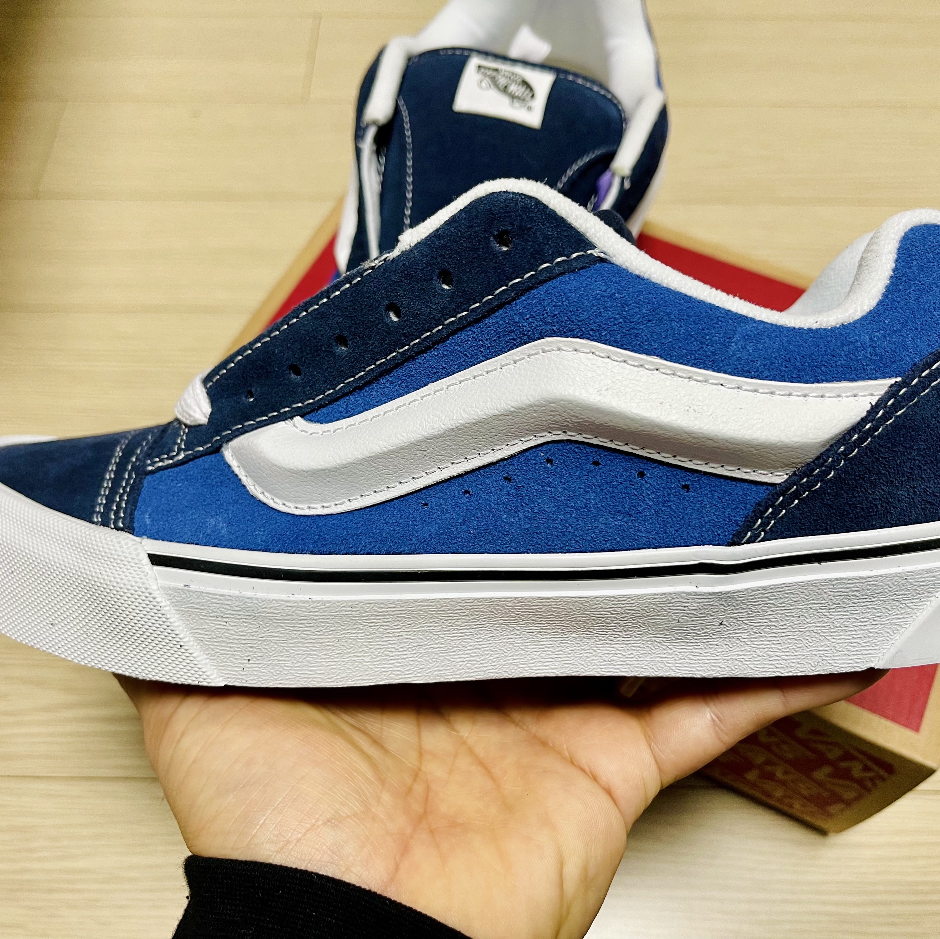 Vans Knu-Skool Navy True White 착용 스타일 - 2