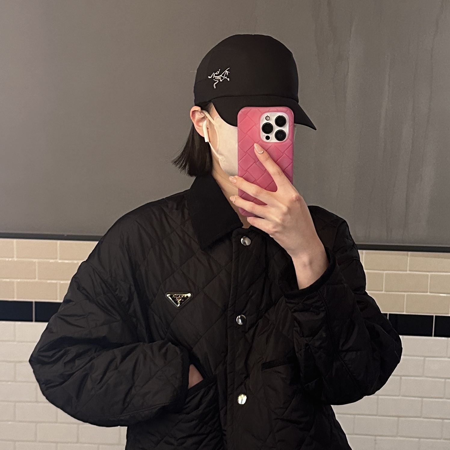 Arc'teryx Calvus Cap Black, (W) Prada Light Re-Nylon Cropped Jacket Black 착용 스타일 - 1
