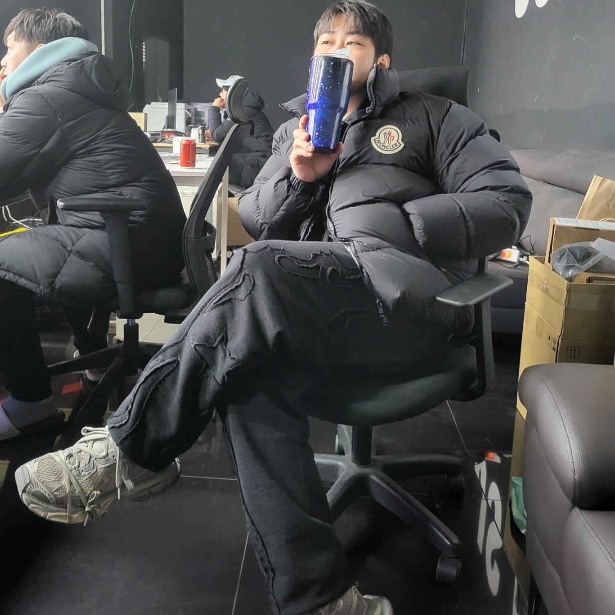 Moncler Citala Short Down Jacket Black - 23FW, Supreme Western Cut Out Sweat Pants Black - 23SS 착용 스타일