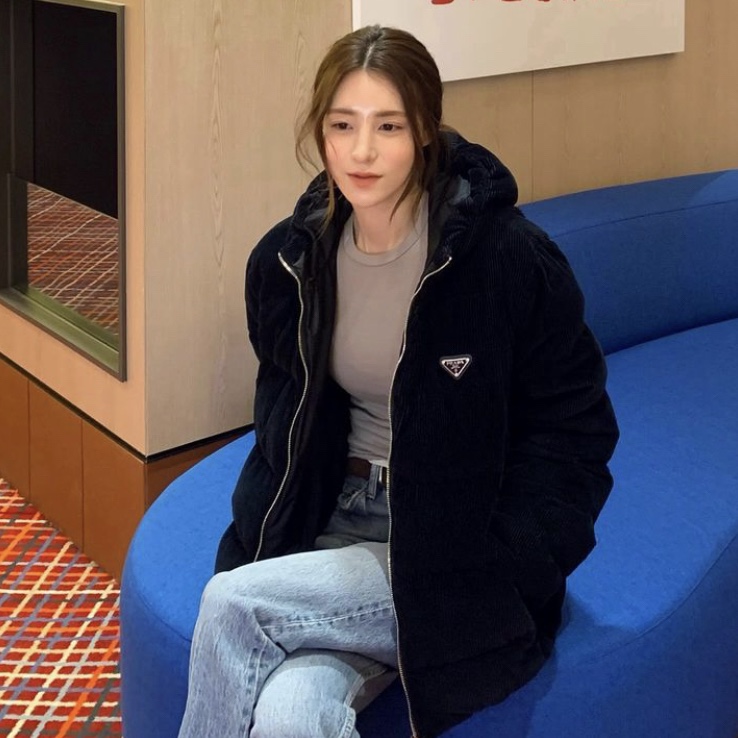 (W) Prada Convertible Velvet Down Jacket Black 착용 스타일