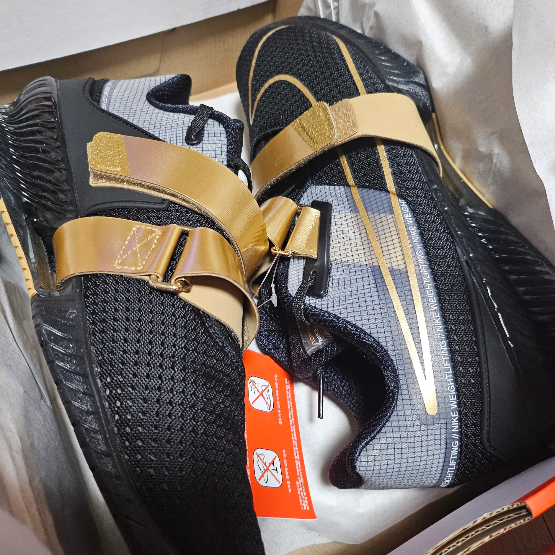Nike Romaleos 4 Black Metallic Gold 착용 스타일