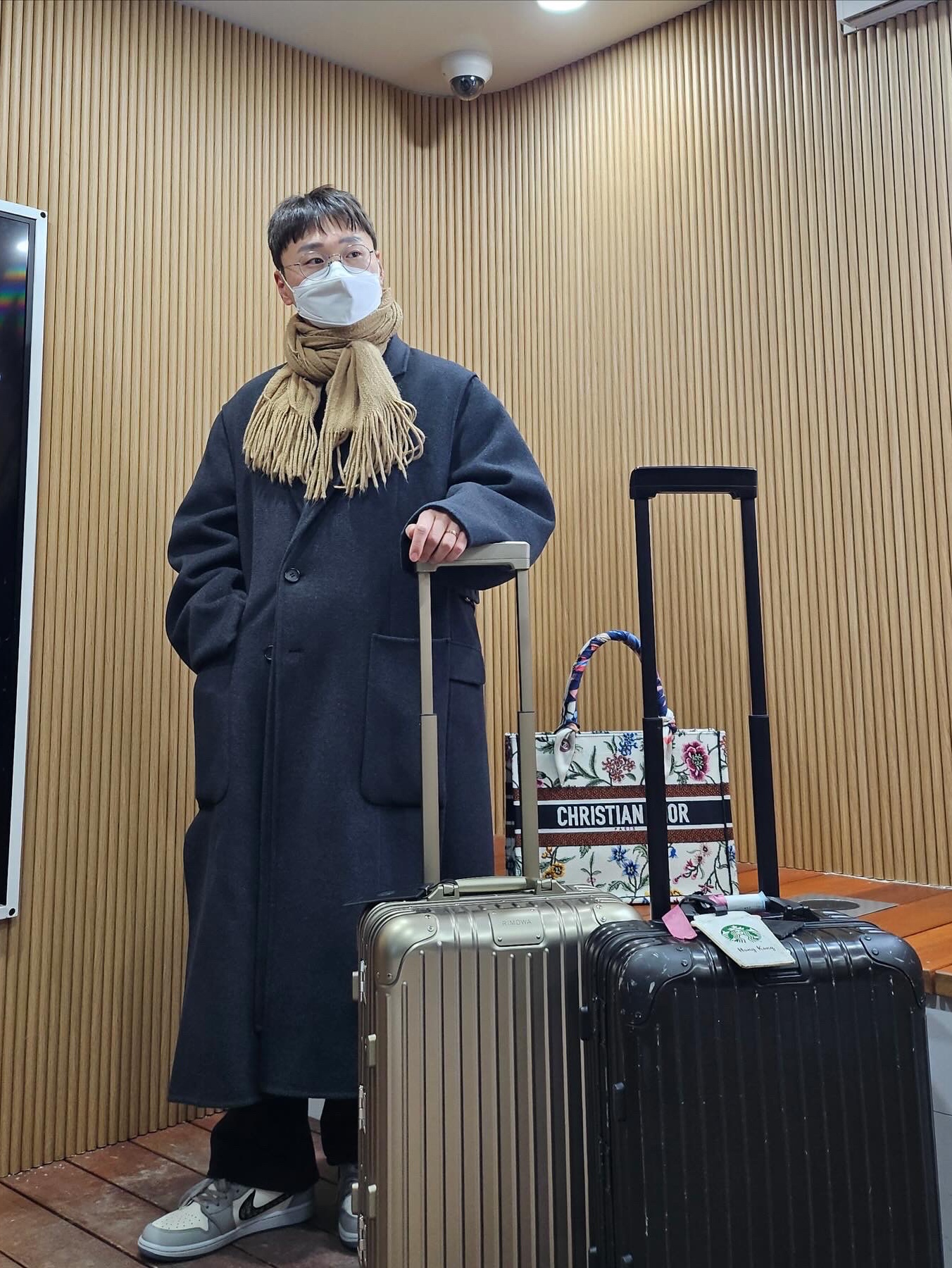 Wooyoungmi Luminous Jellyfish Back Logo Sweatshirt Black - 24SS, Wooyoungmi Long Straight Denim Pants Black -23FW 착용 스타일 - 1