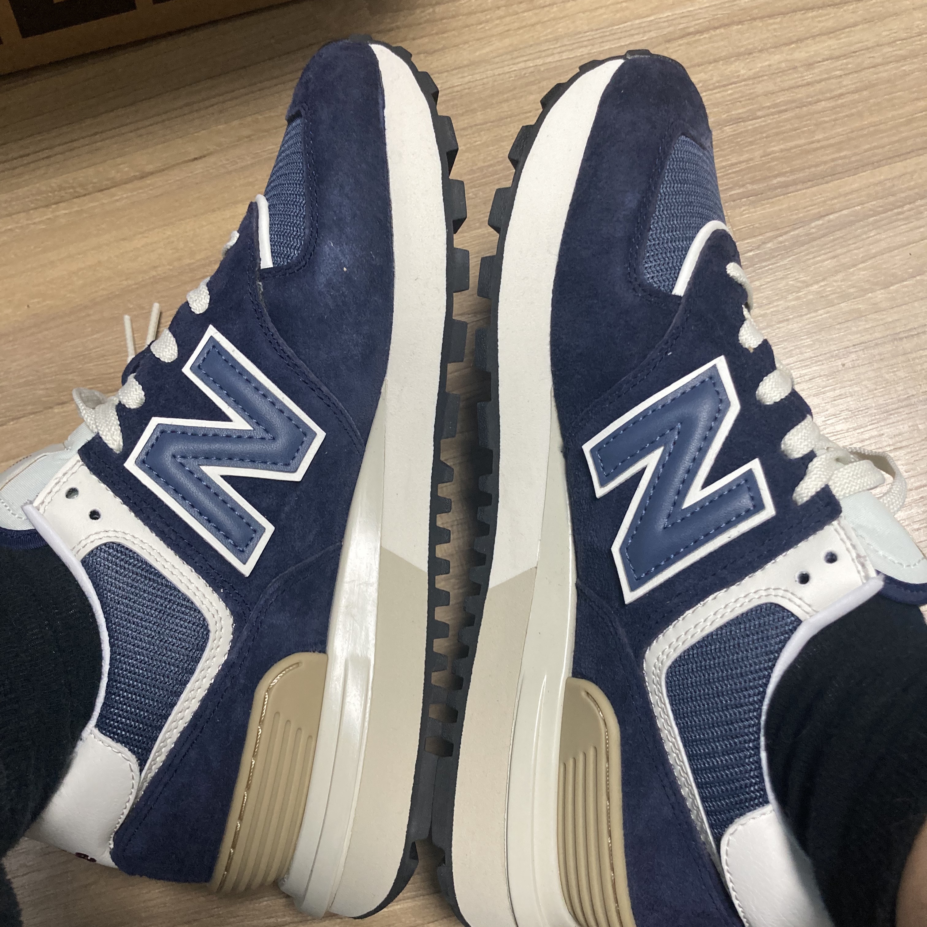 New Balance 574 Legacy Navy 착용 스타일
